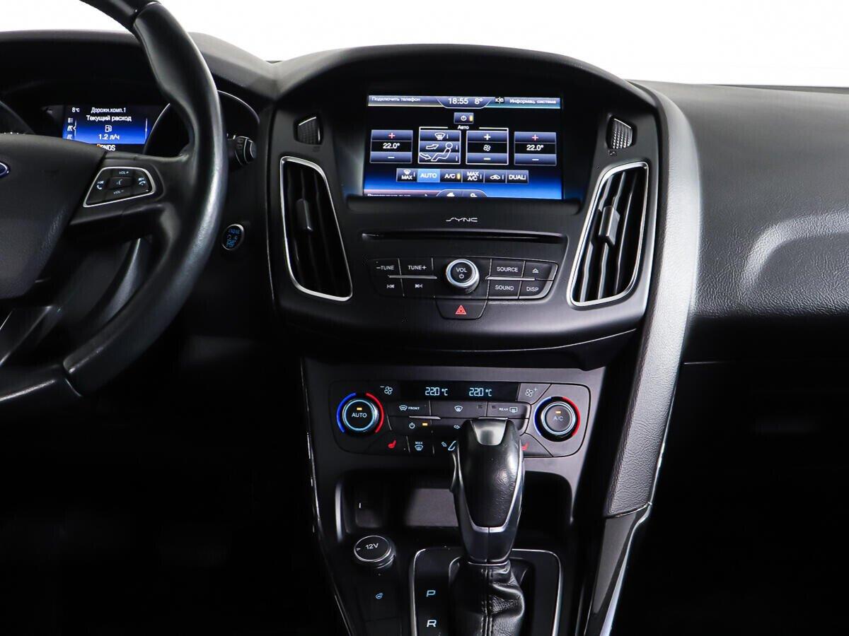 Ford Focus 2018, синий