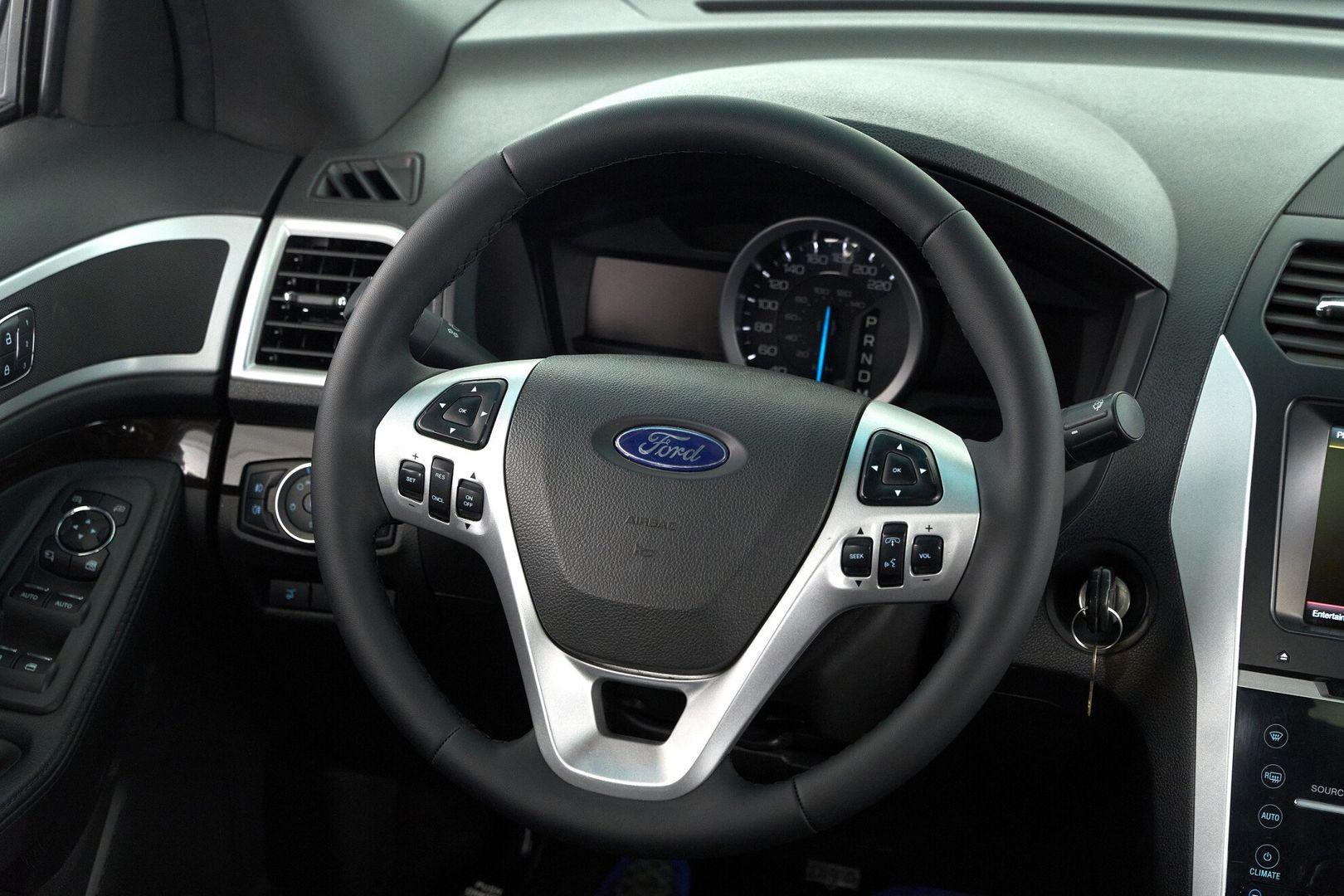 Ford Explorer 2014, белый