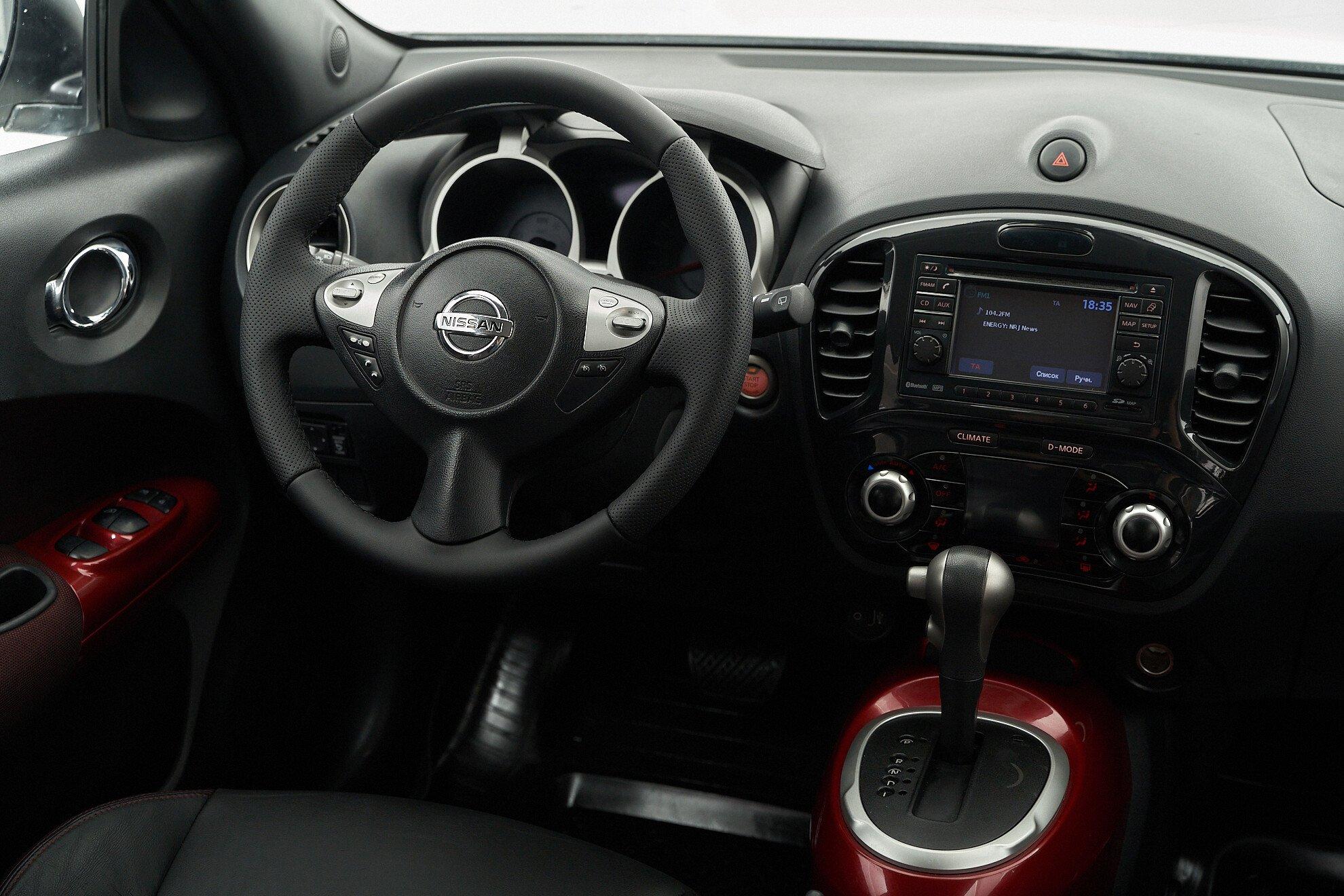 Nissan Juke 2012, белый