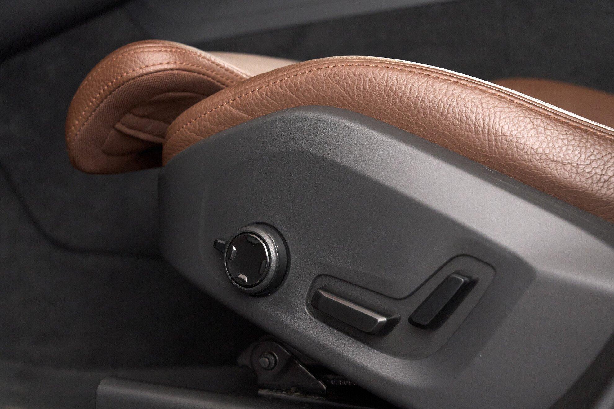 Volvo XC60 2019, красный