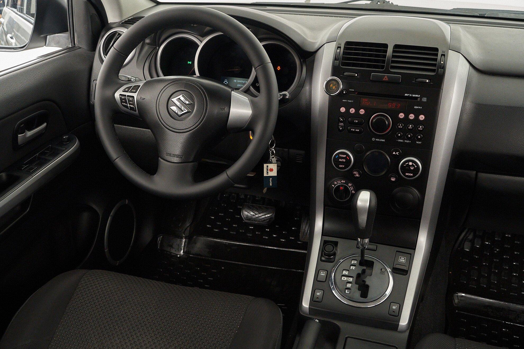 Suzuki Grand Vitara 2010, серебряный