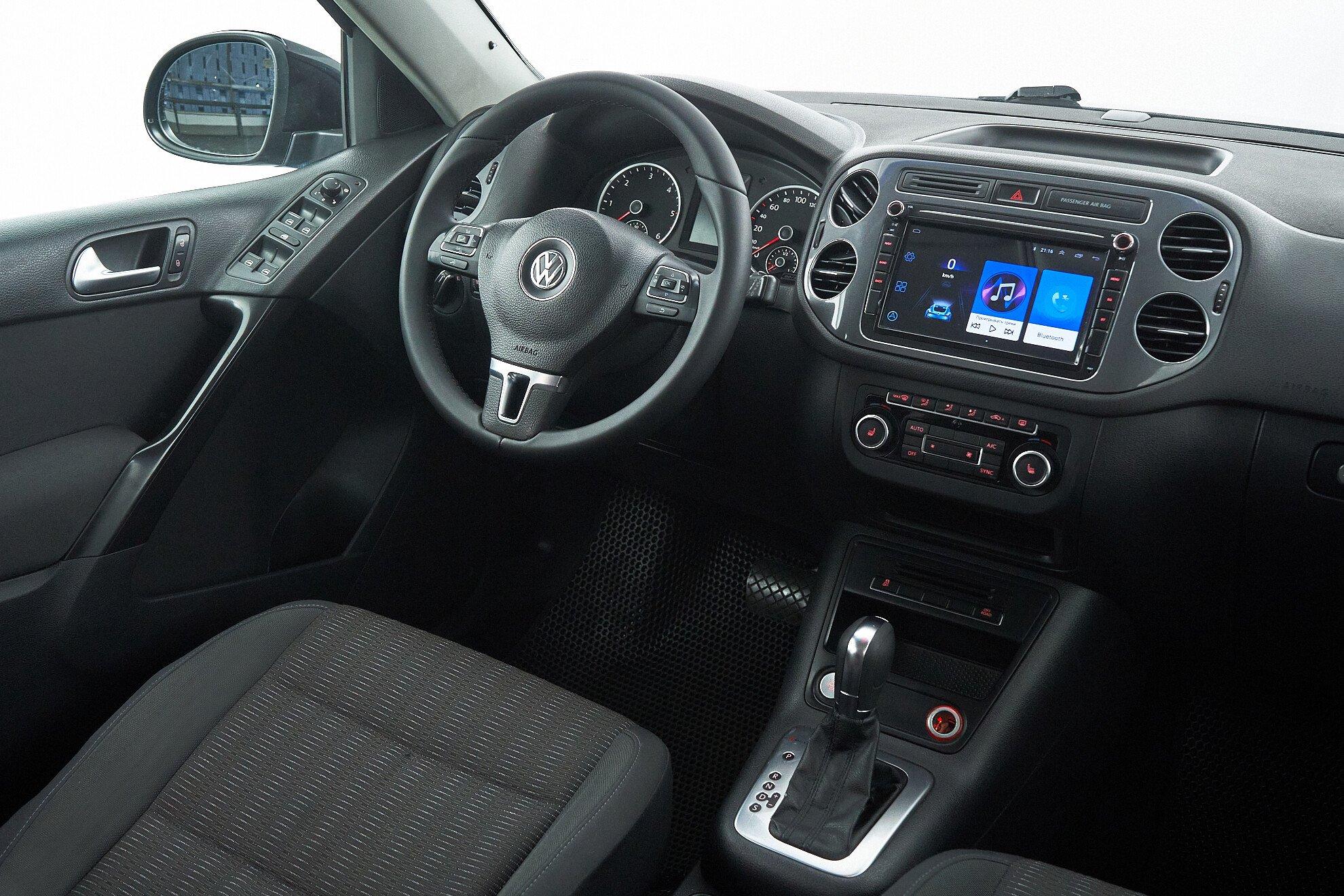 Volkswagen Tiguan 2012, черный
