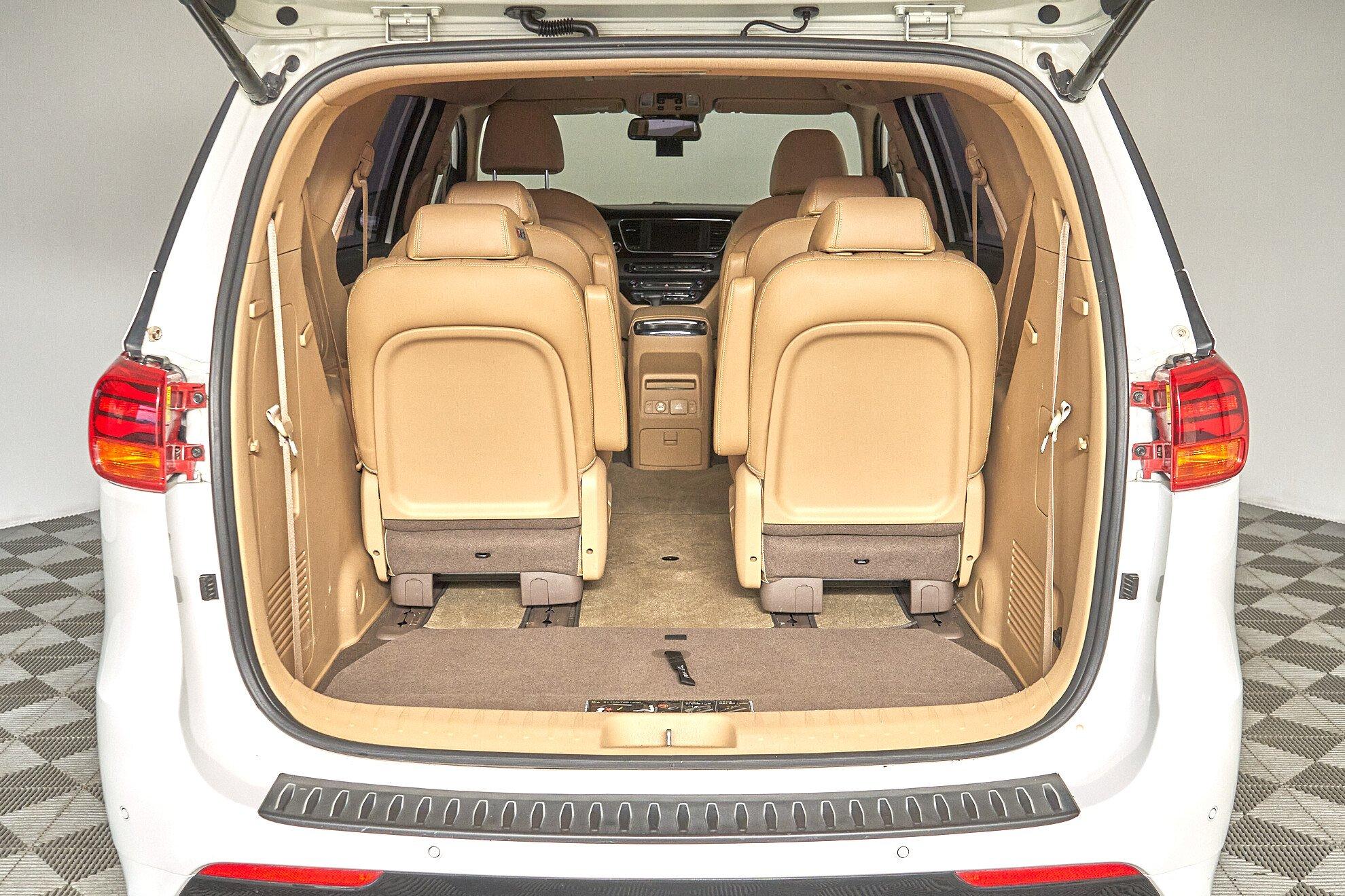Kia Carnival 2020, белый
