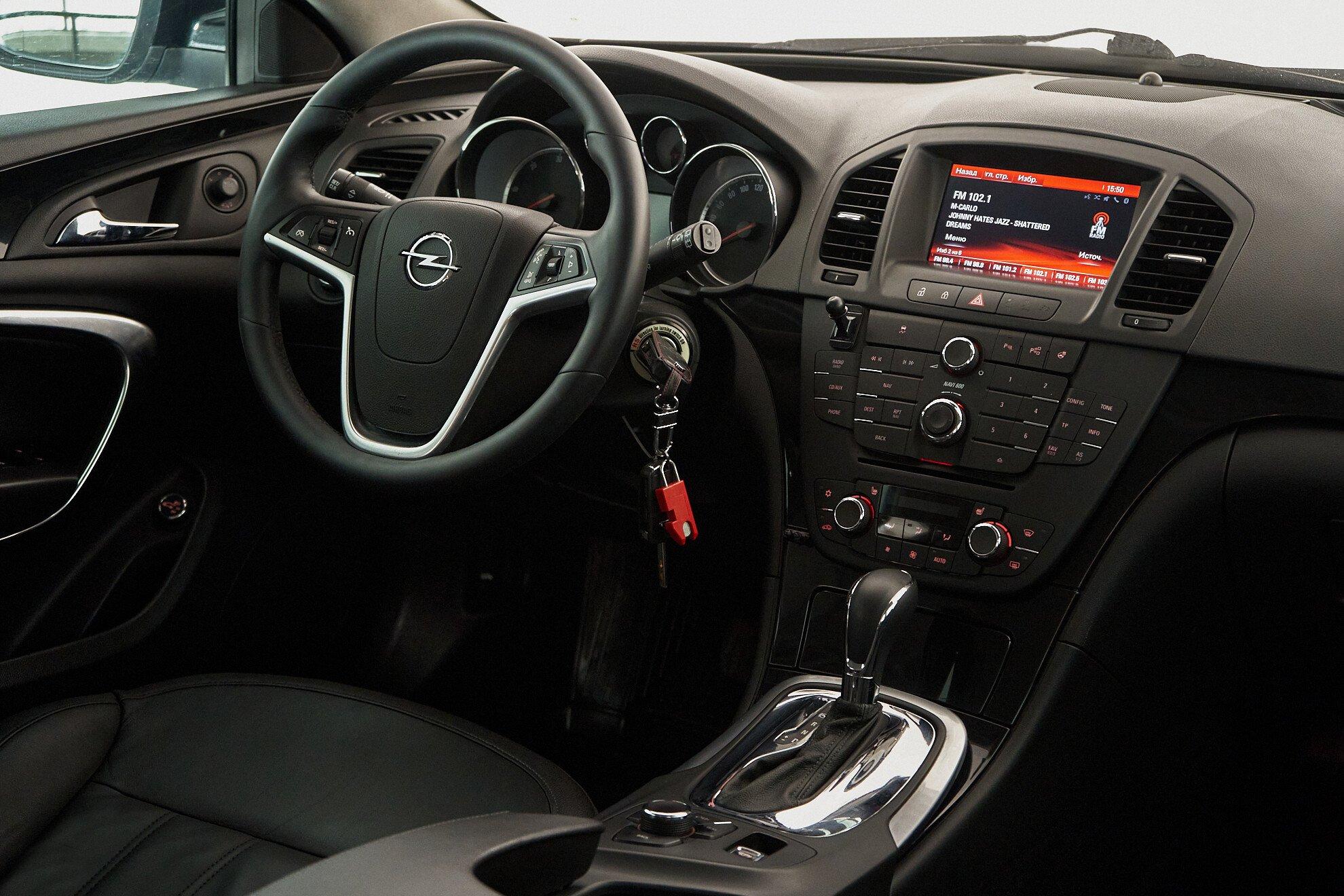 Opel Insignia 2013, черный