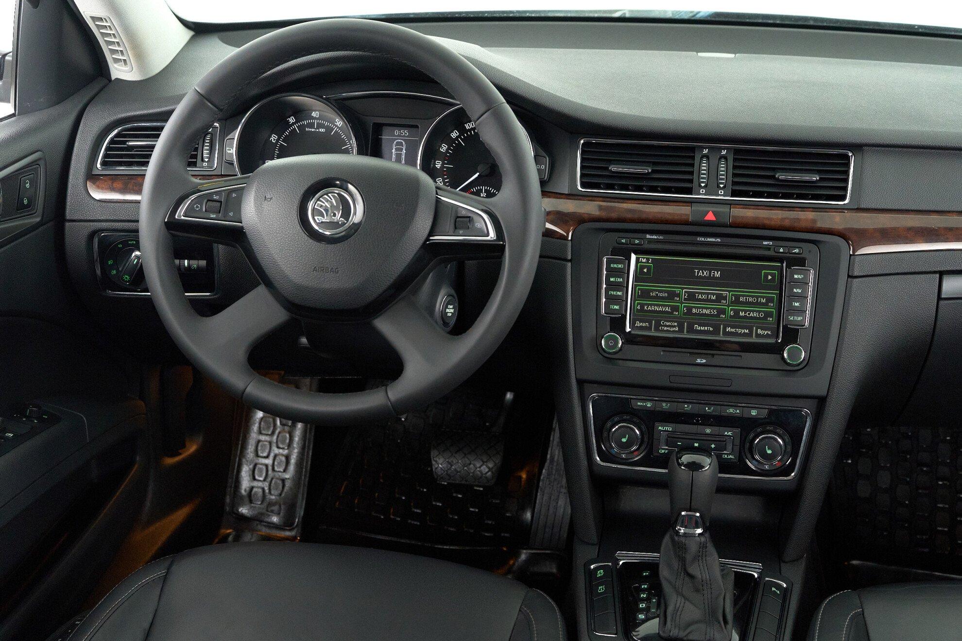 Skoda Superb 2014, черный