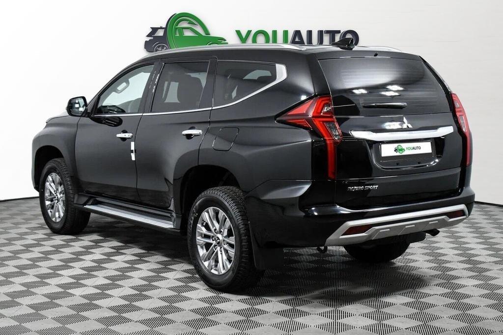 Mitsubishi Pajero Sport 2022, черный
