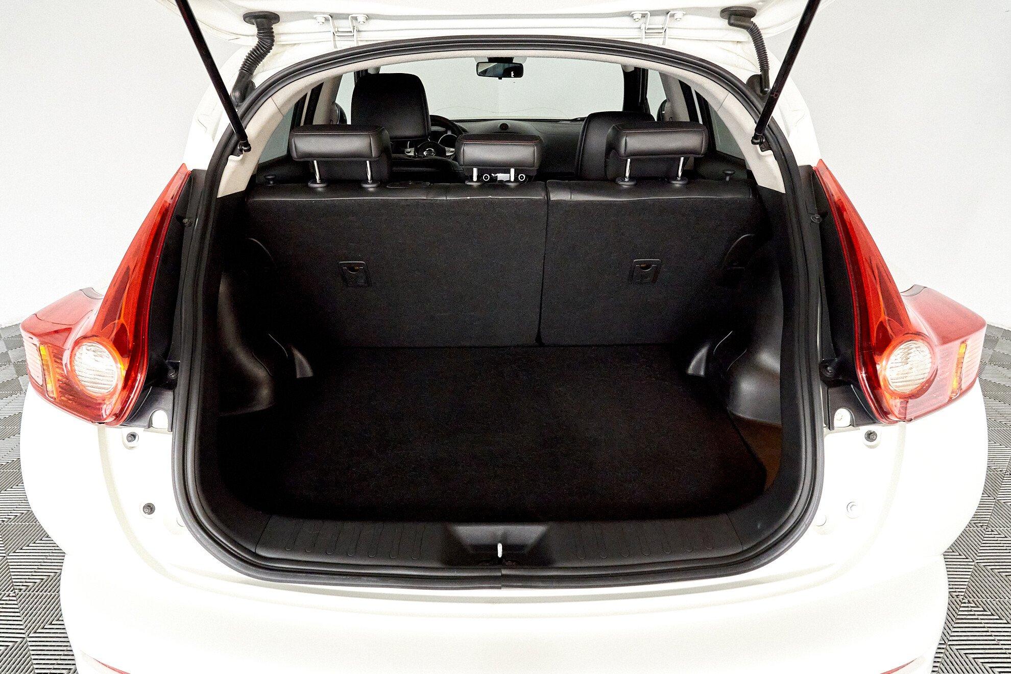 Nissan Juke 2012, белый
