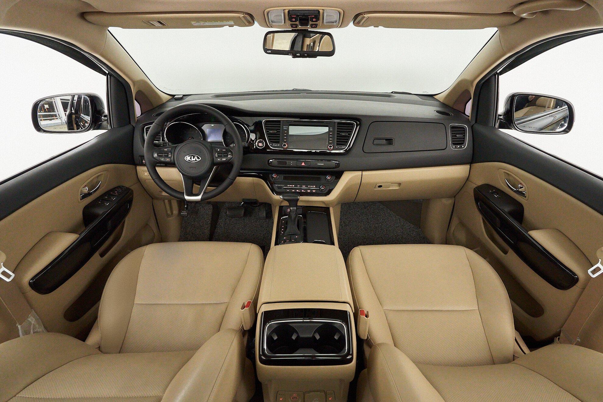 Kia Carnival 2019, черный