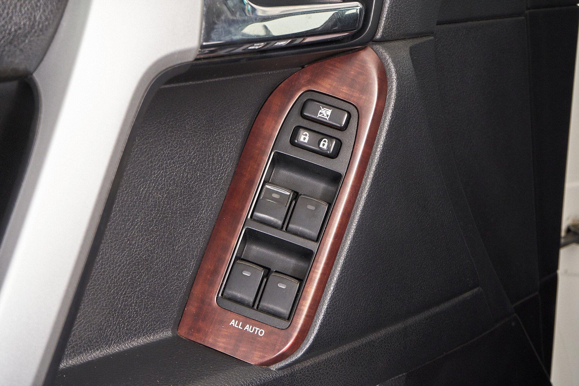 Toyota Land Cruiser Prado 2015, белый