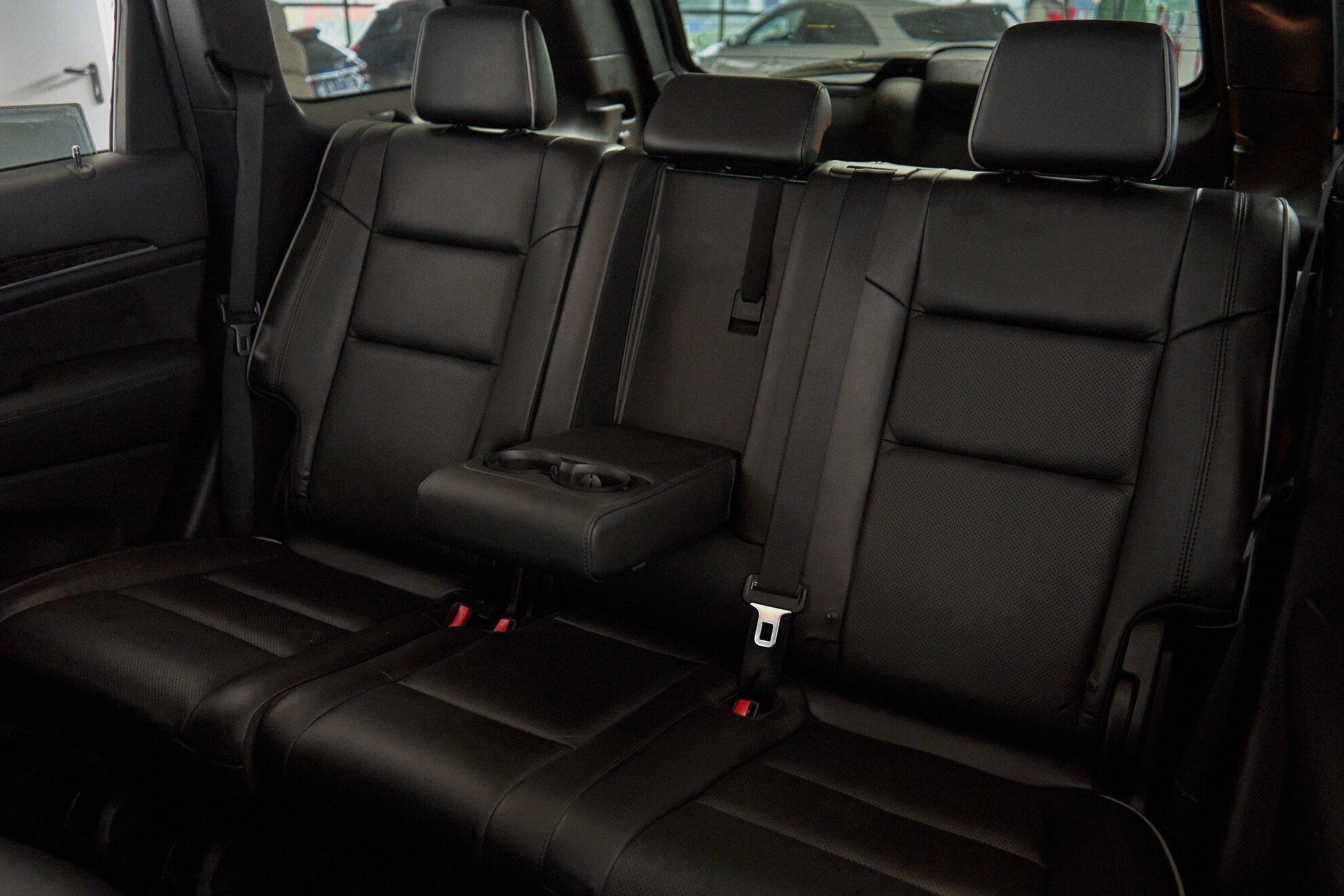 Jeep Grand Cherokee 2011, черный