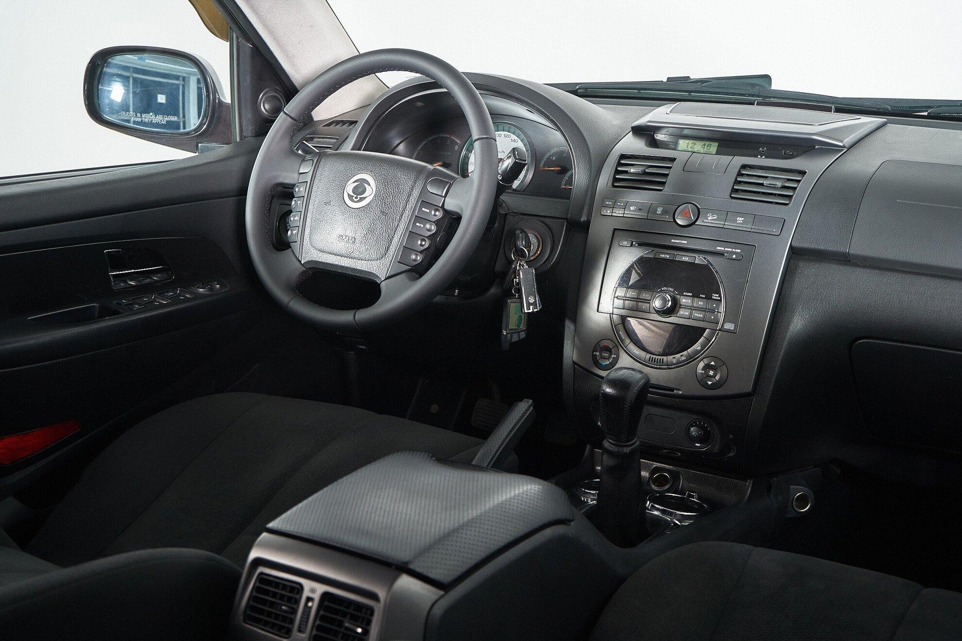 SsangYong Rexton 2011, пурпурный