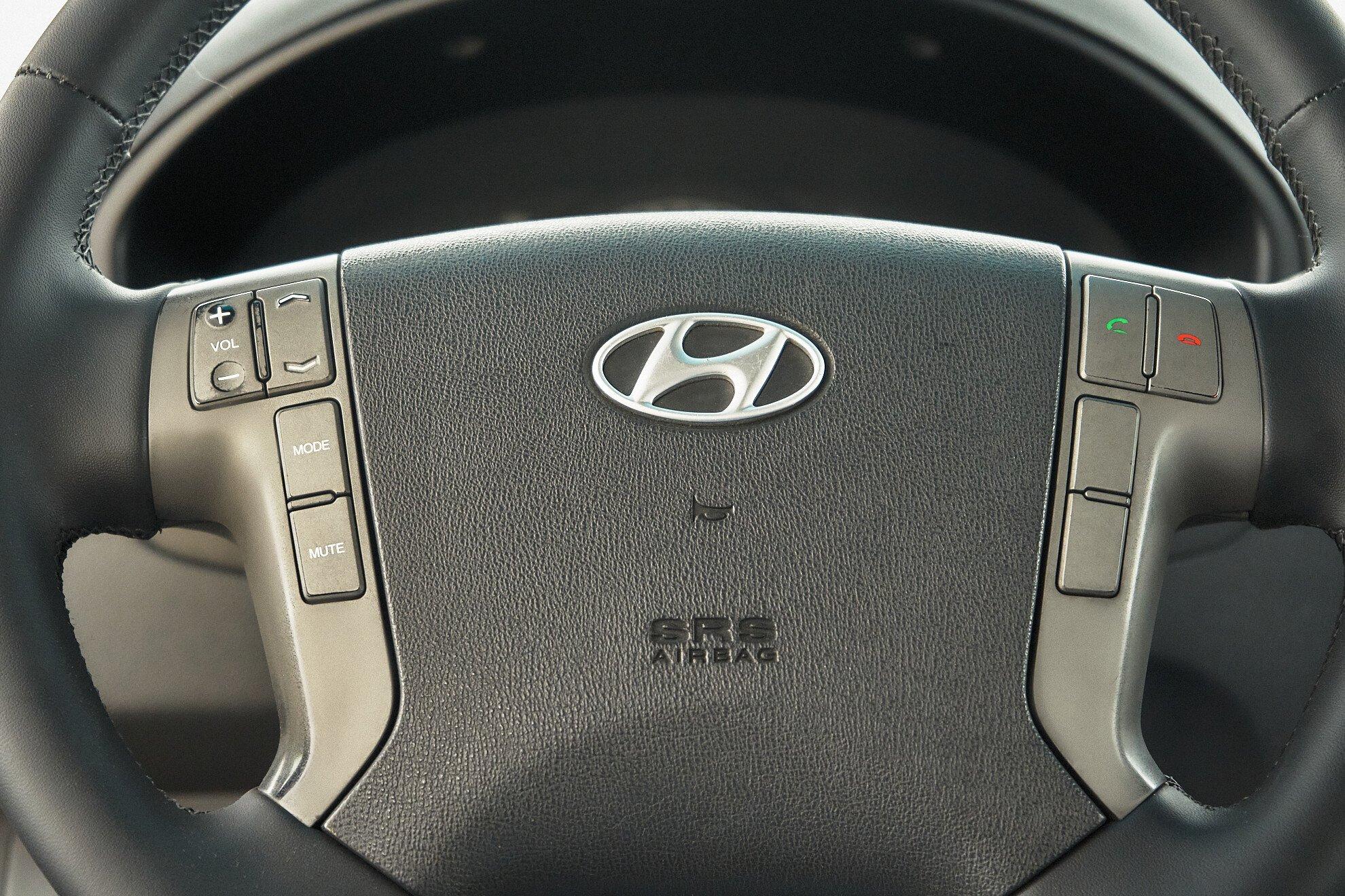 Hyundai Grand Starex 2010, серебряный