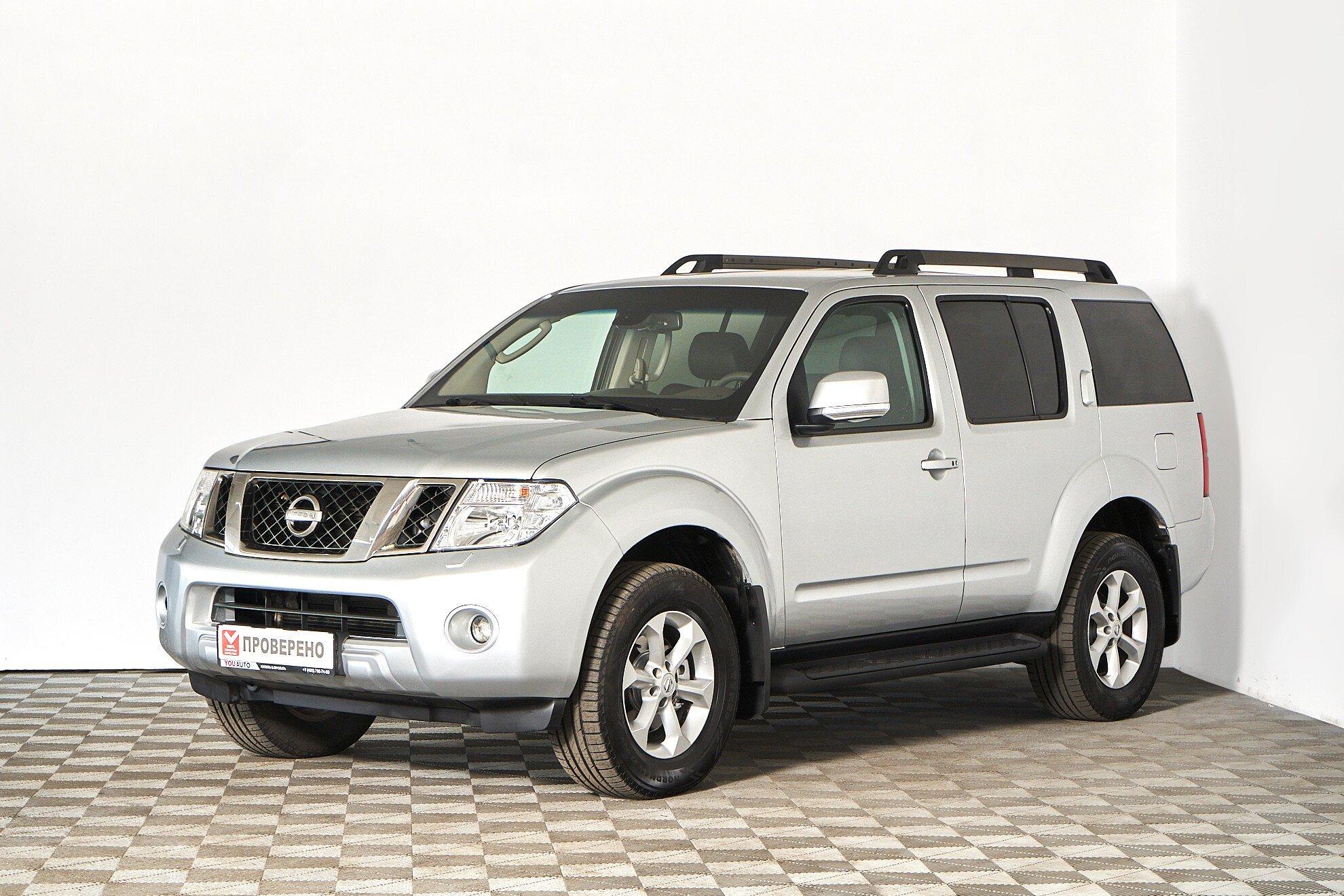 Nissan Pathfinder 2011, серебряный