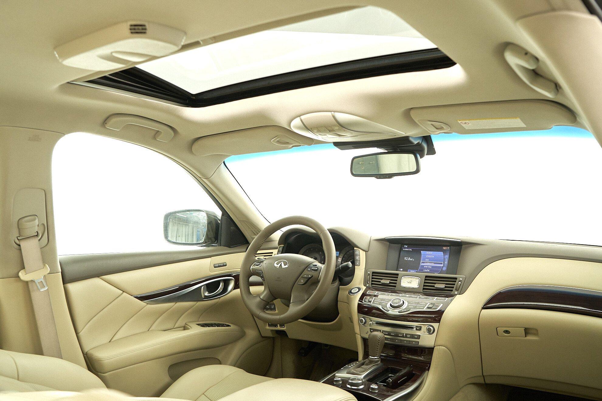 Infiniti Q70 2014, черный