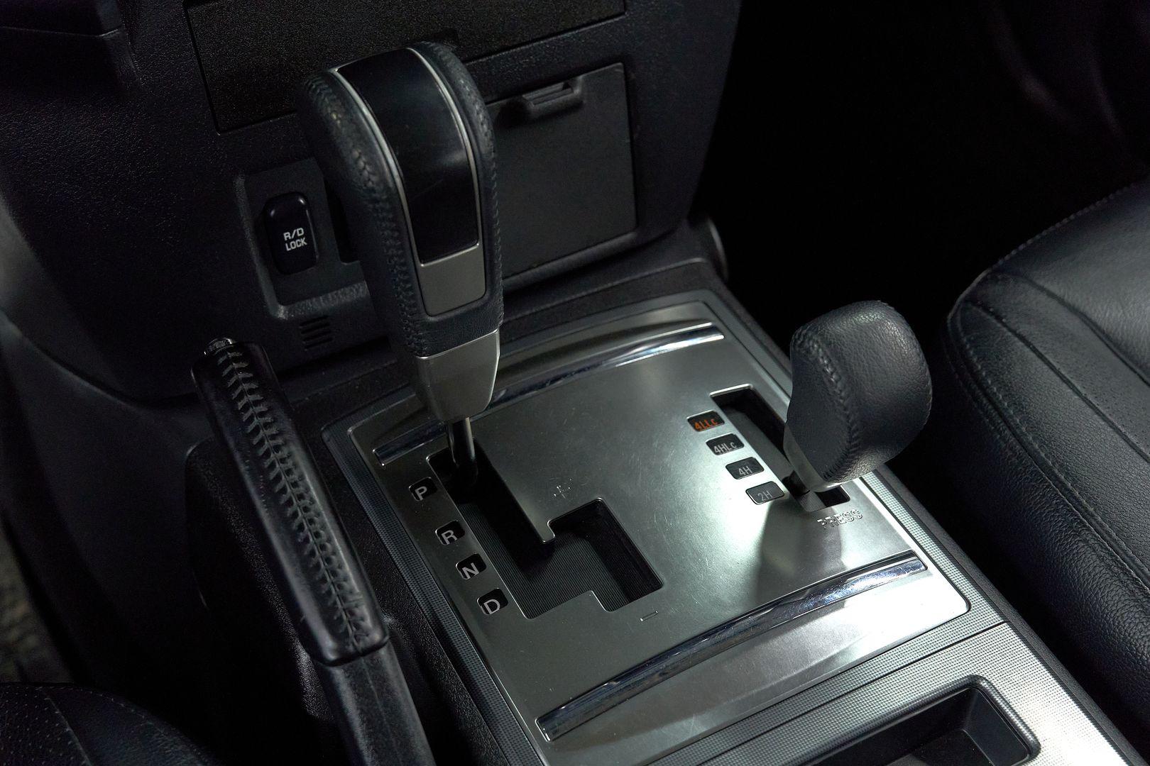 Mitsubishi Pajero 2012, черный