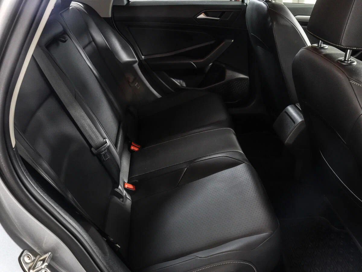Volkswagen Jetta 2021, серый