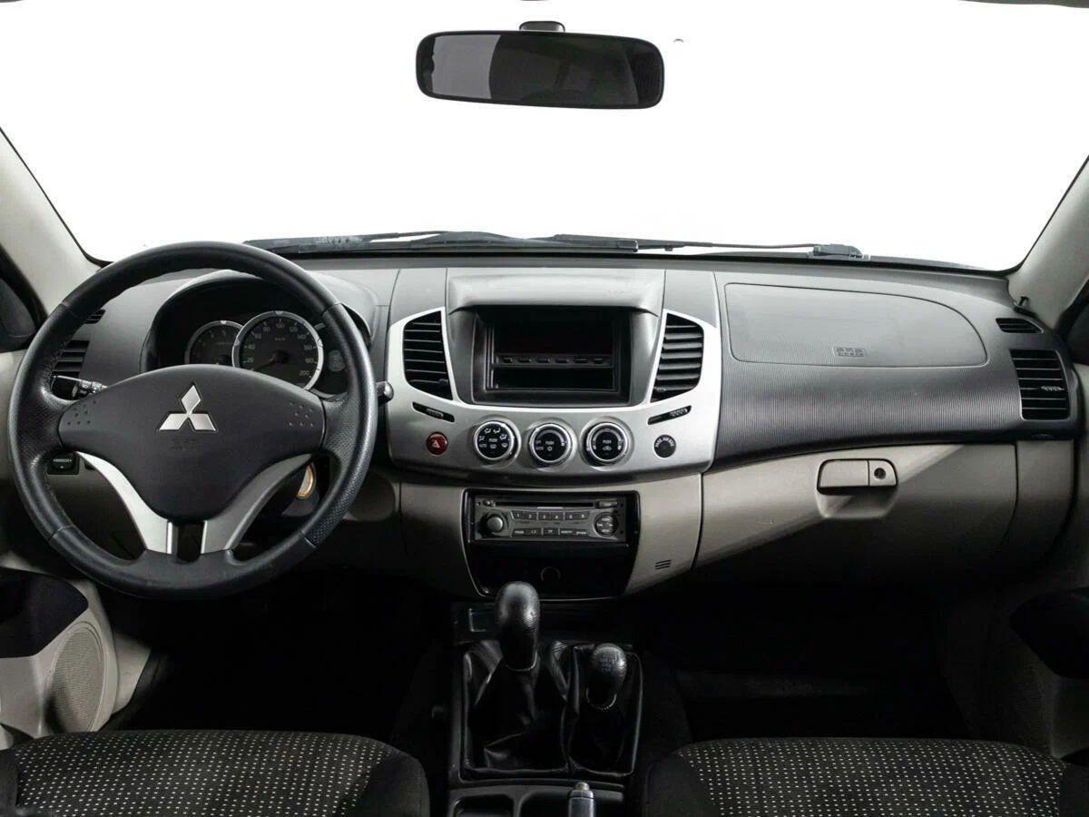 Mitsubishi L200 2013, черный