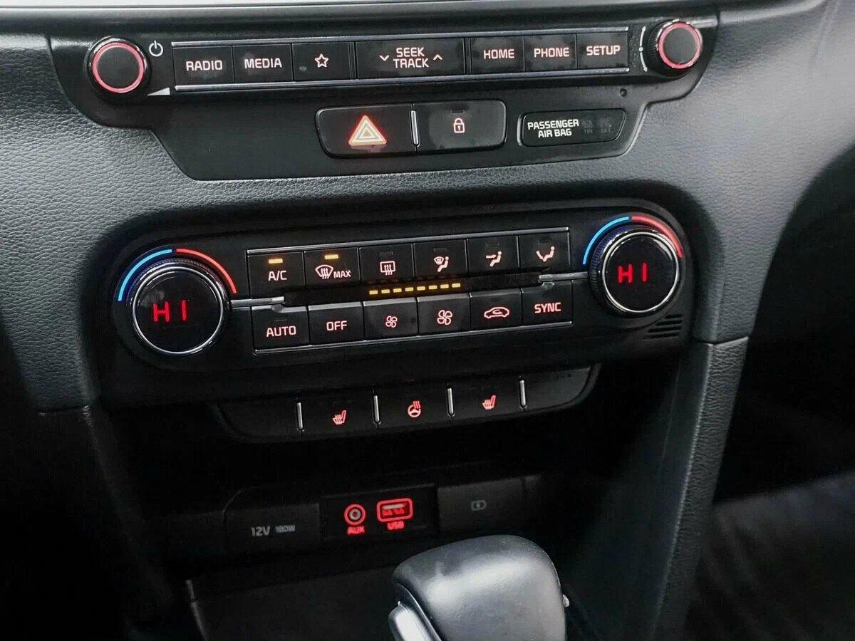 Kia Ceed 2018, красный
