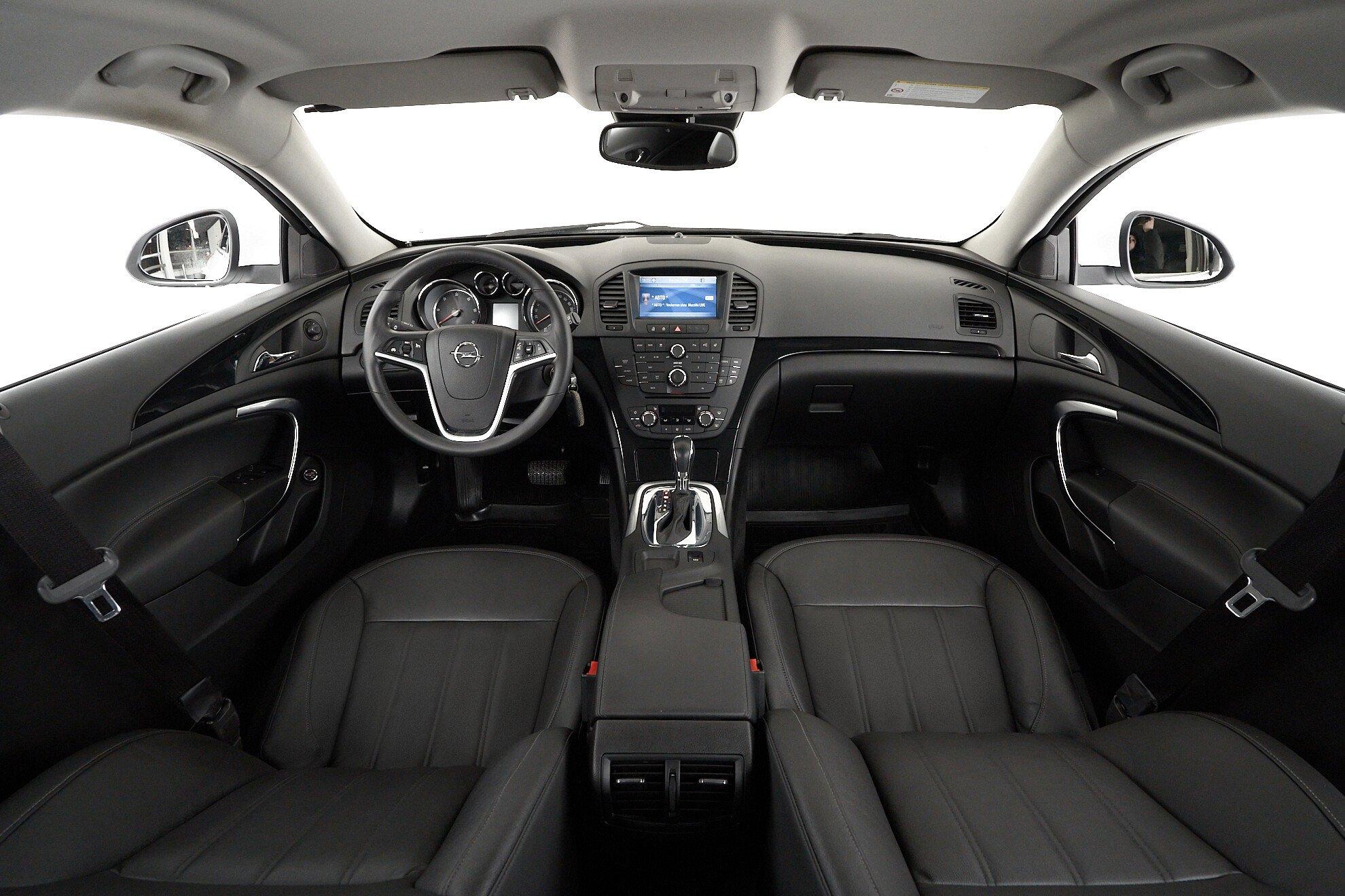Opel Insignia 2013, белый