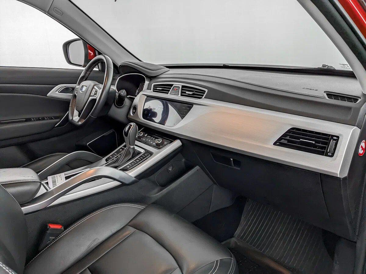 Geely Atlas 2020, красный