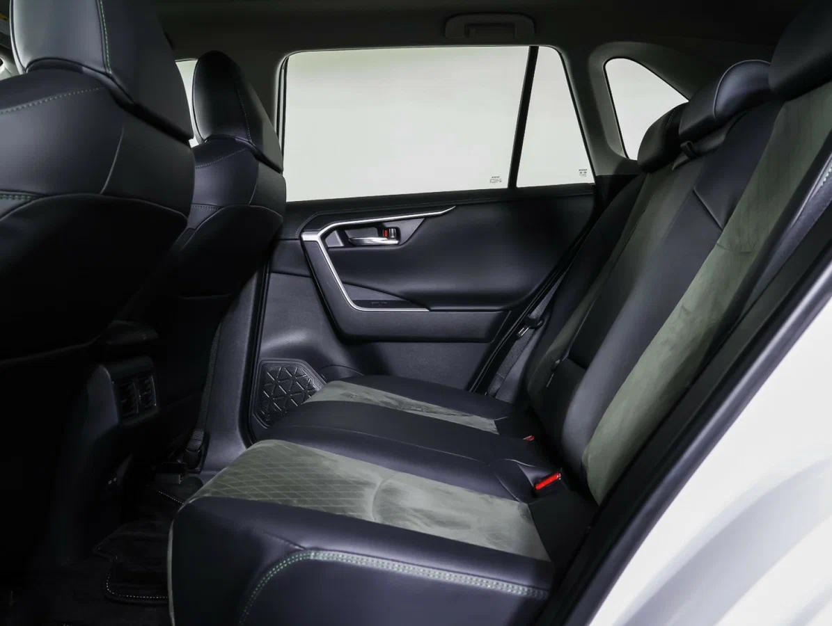 Toyota RAV4 2025, белый
