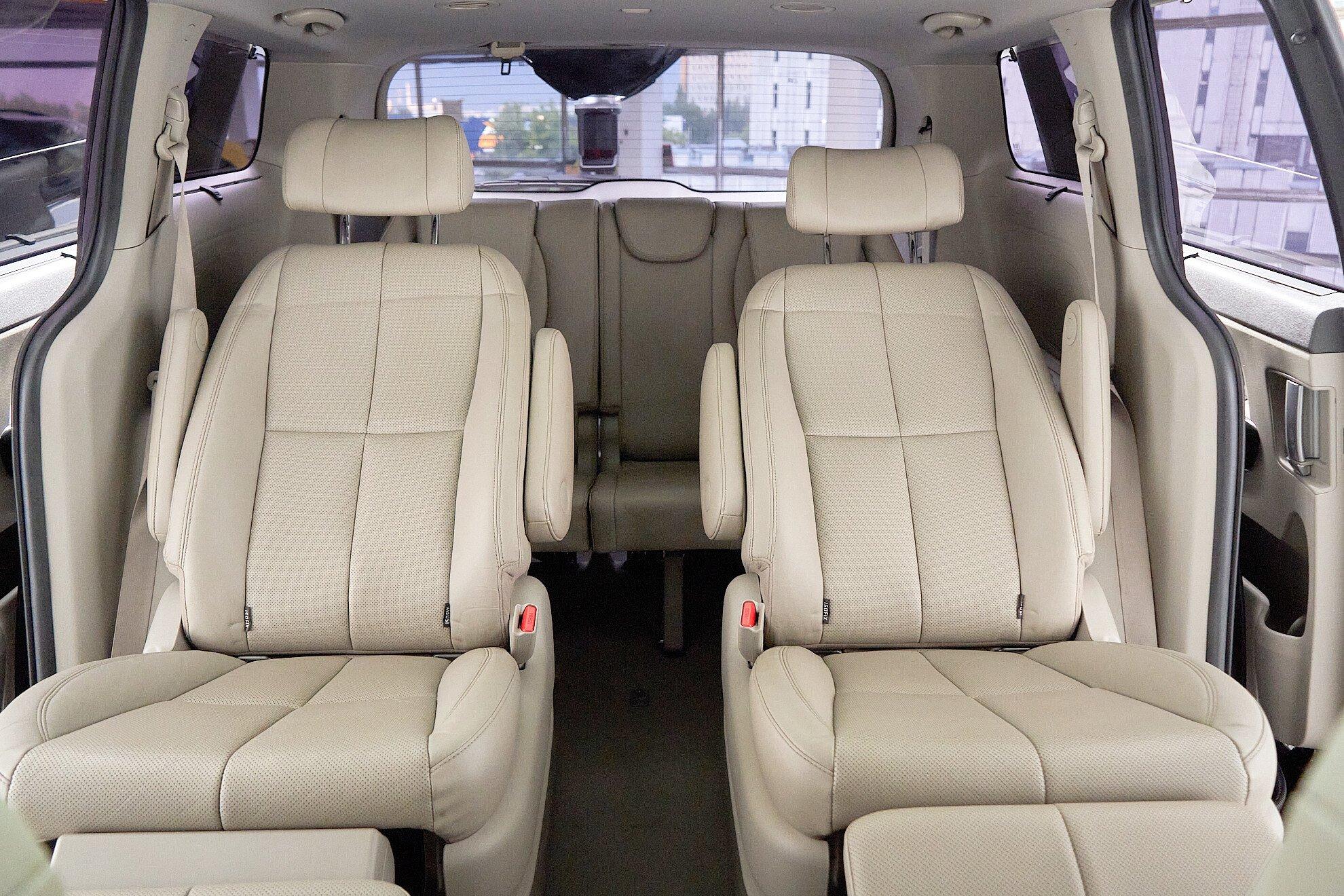 Kia Carnival 2018, серый