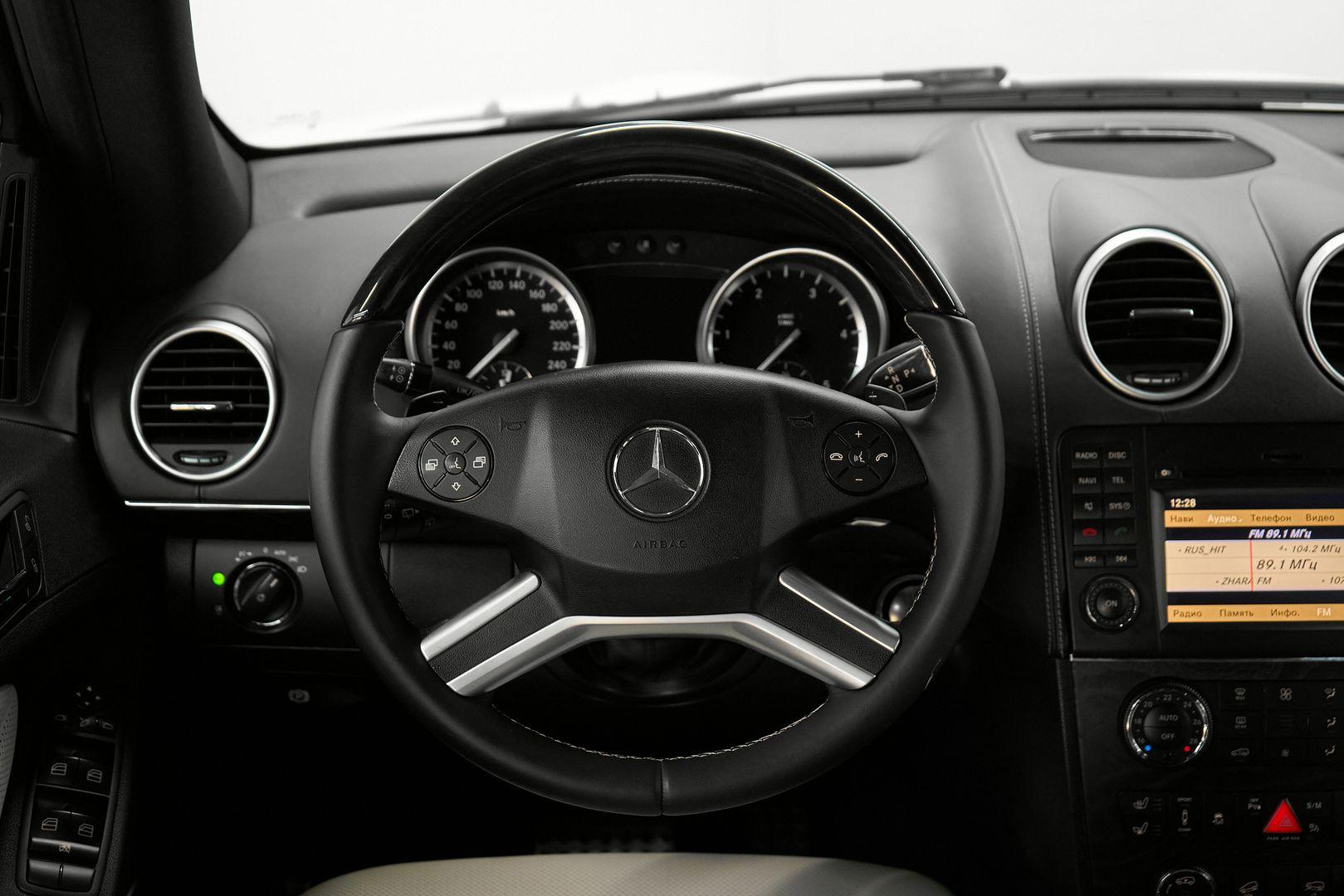 Mercedes-Benz GL-Класс 2012, белый