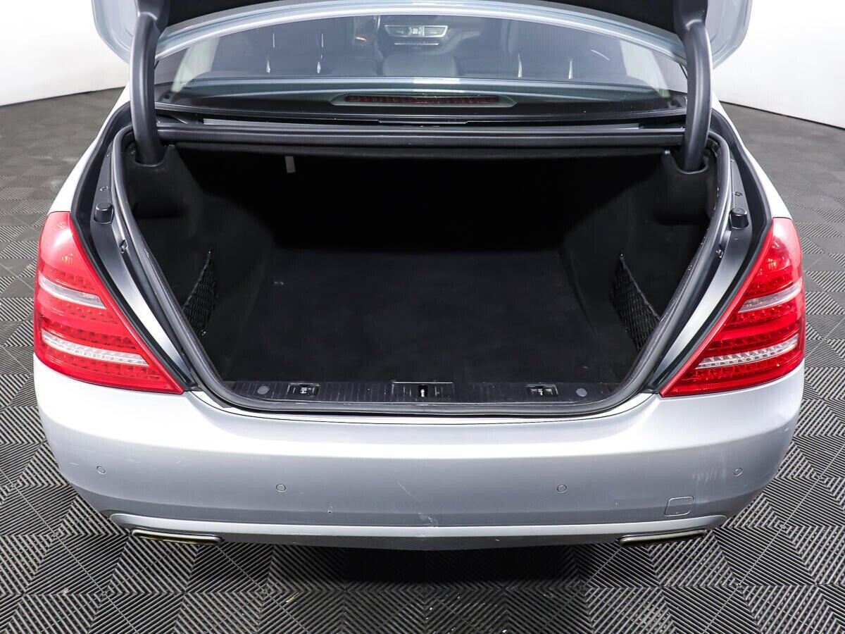 Mercedes-Benz S-Класс 2011, серебряный