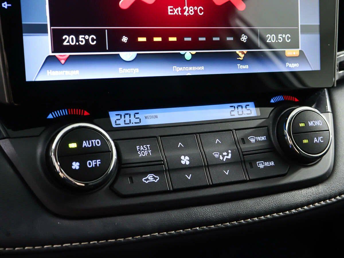Toyota RAV4 2018, белый