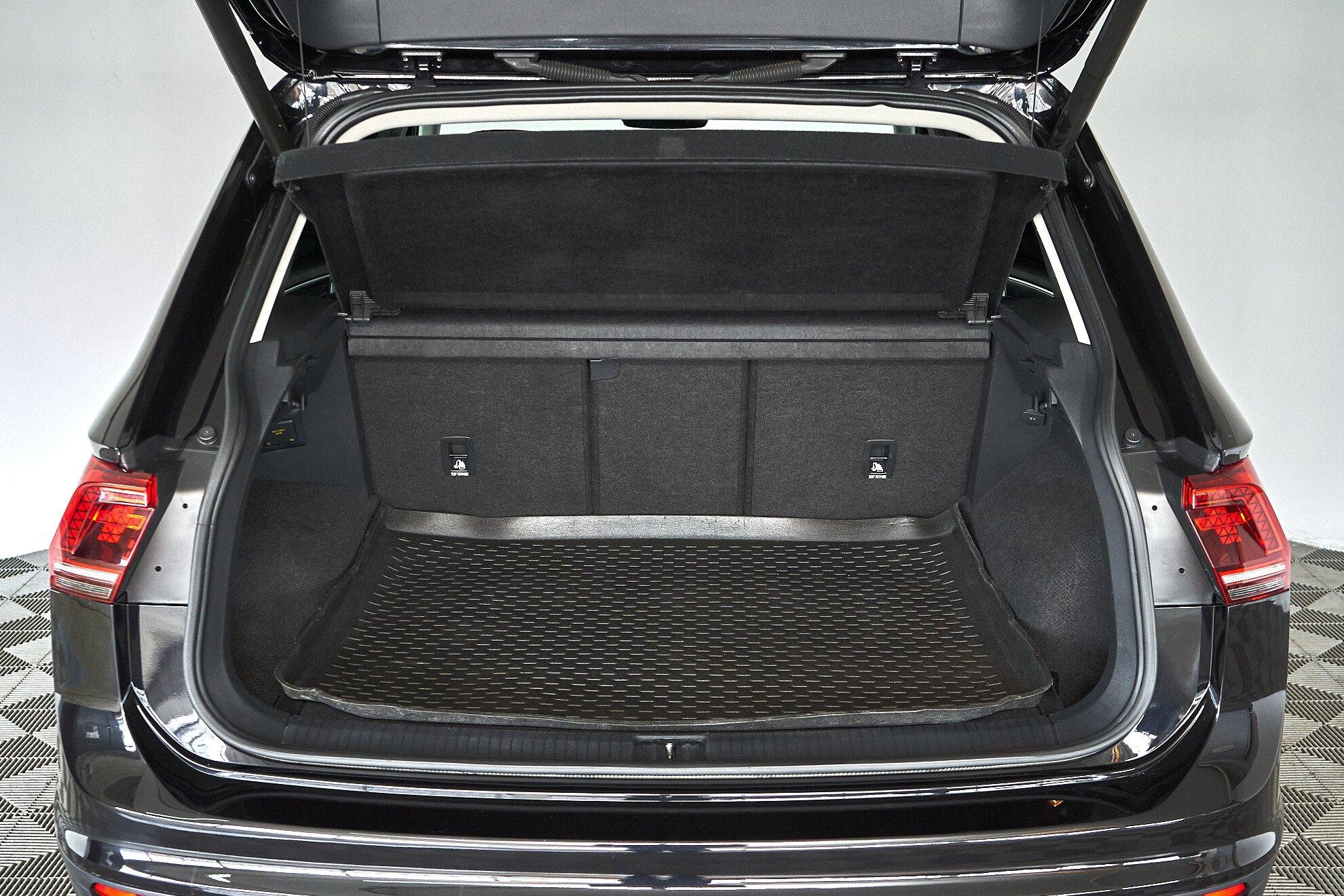 Volkswagen Tiguan 2017, черный
