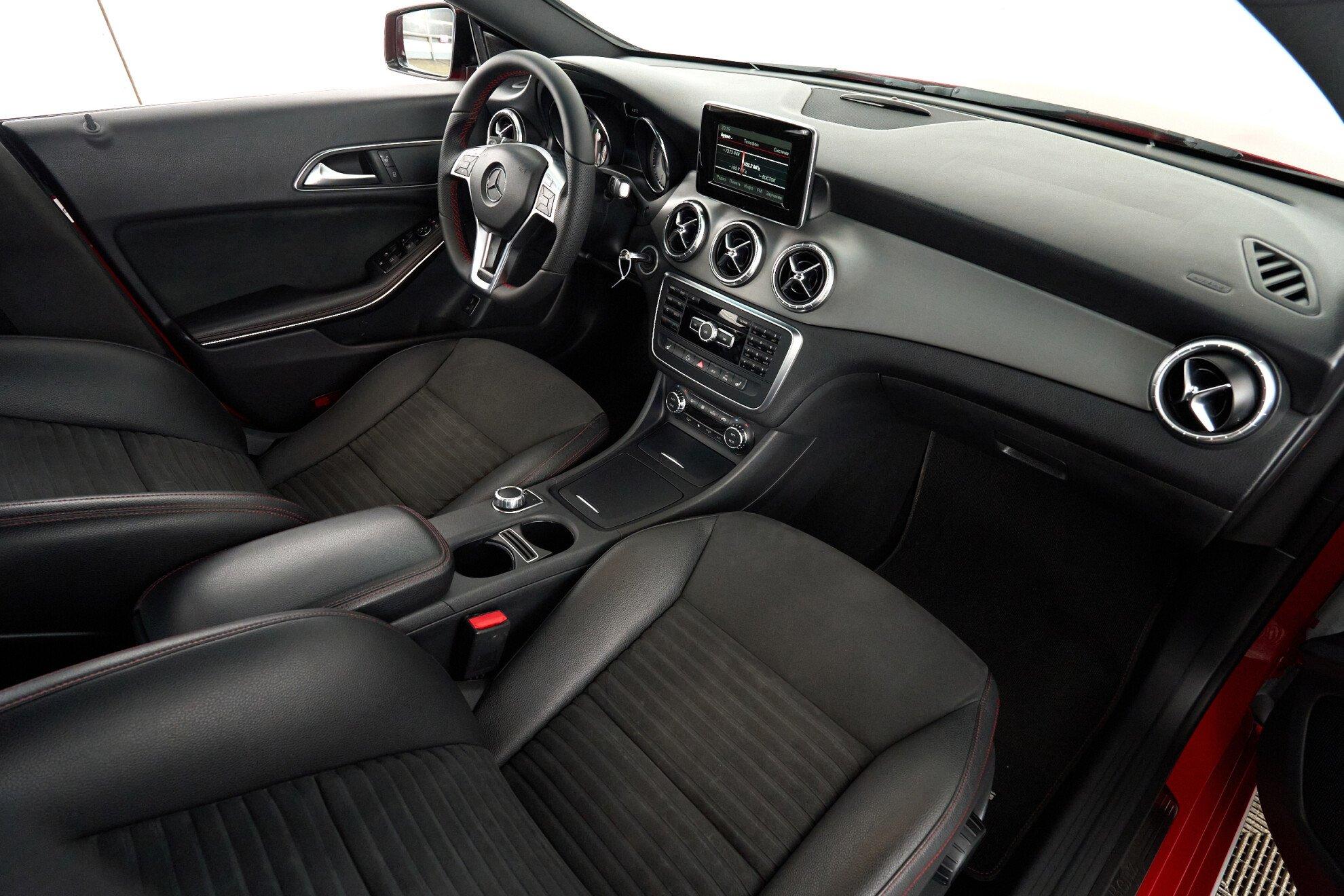Mercedes-Benz CLA 2014, красный