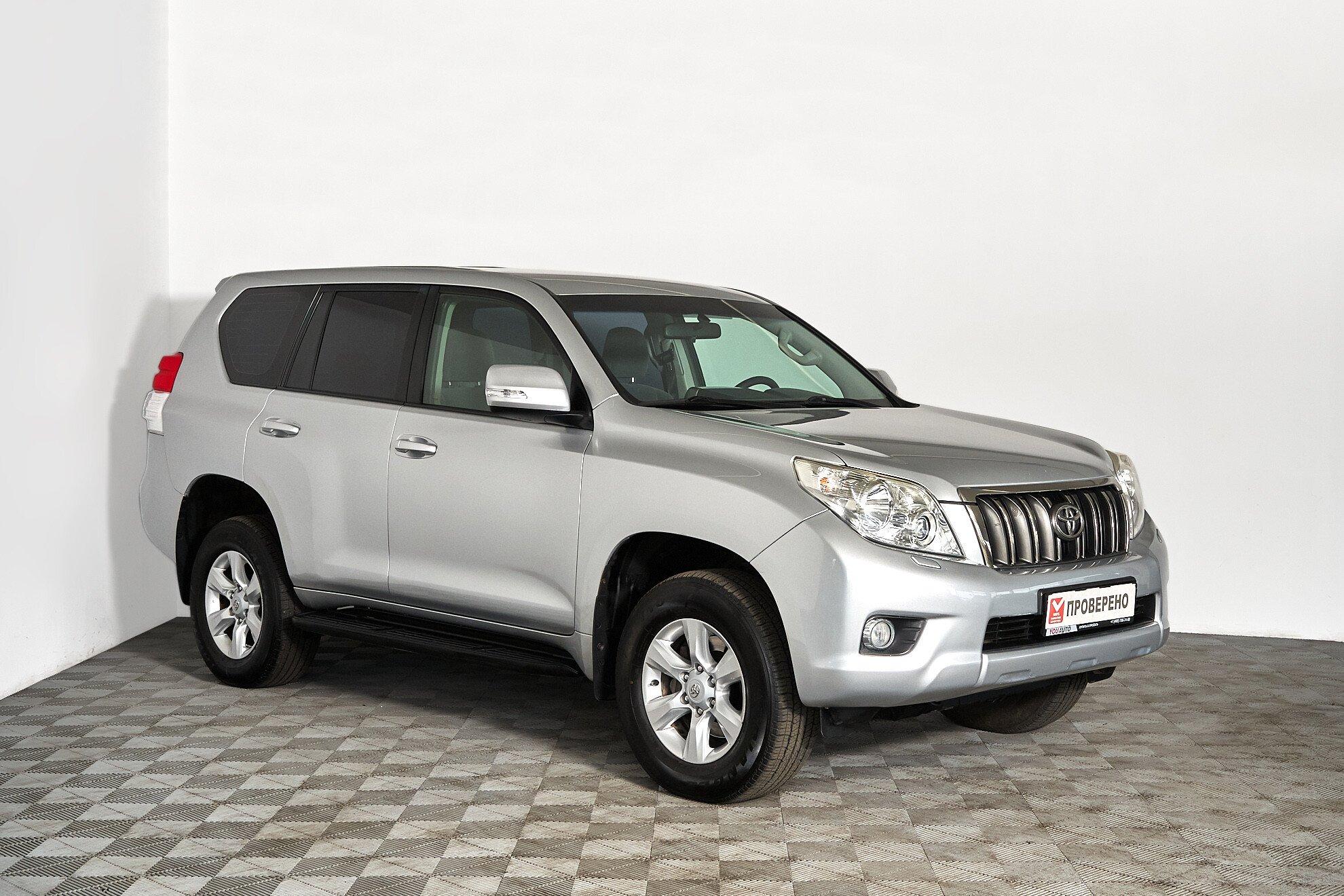 Toyota Land Cruiser Prado 2010, серебряный