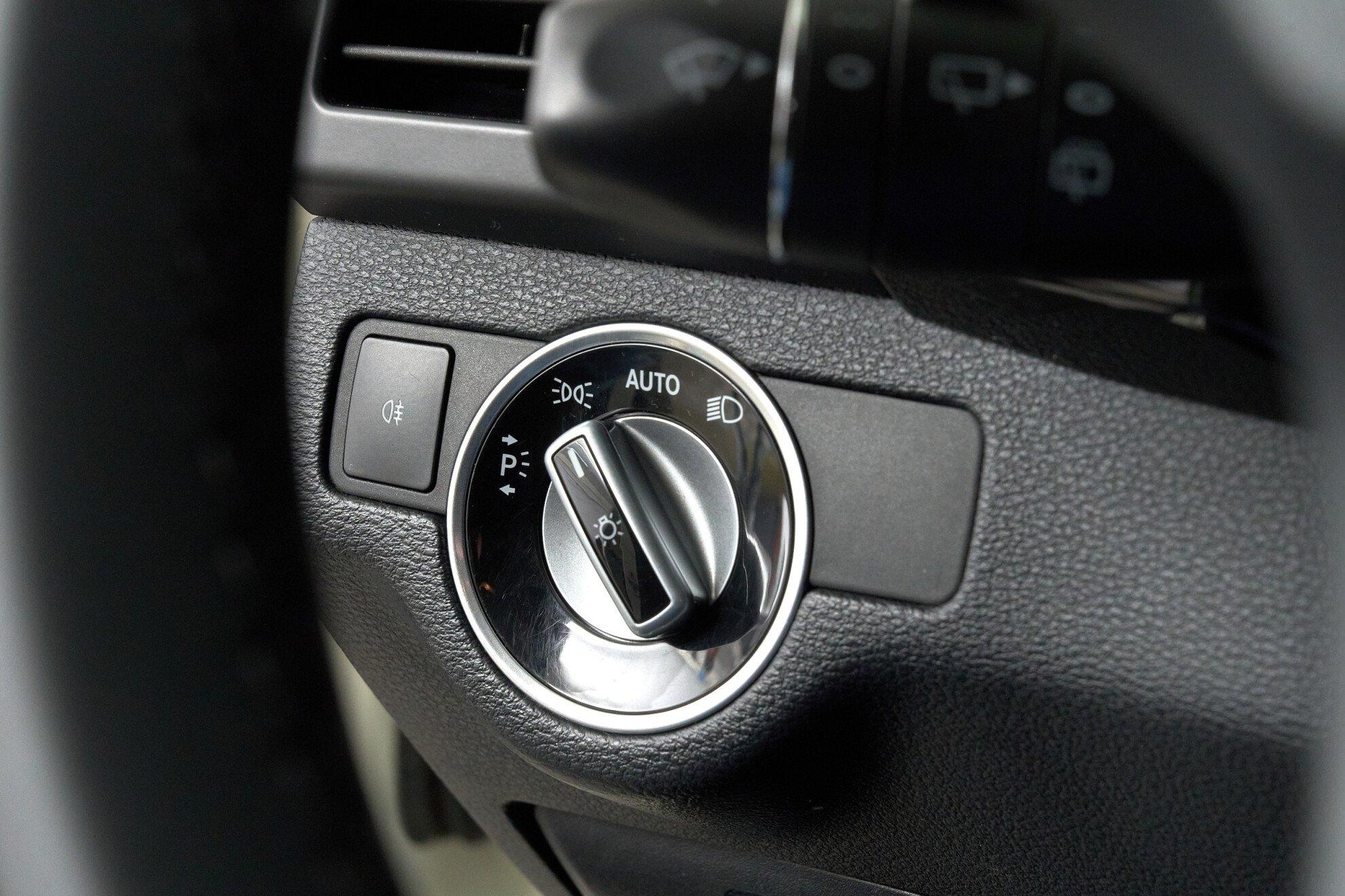 Mercedes-Benz GLK-Класс 2012, белый