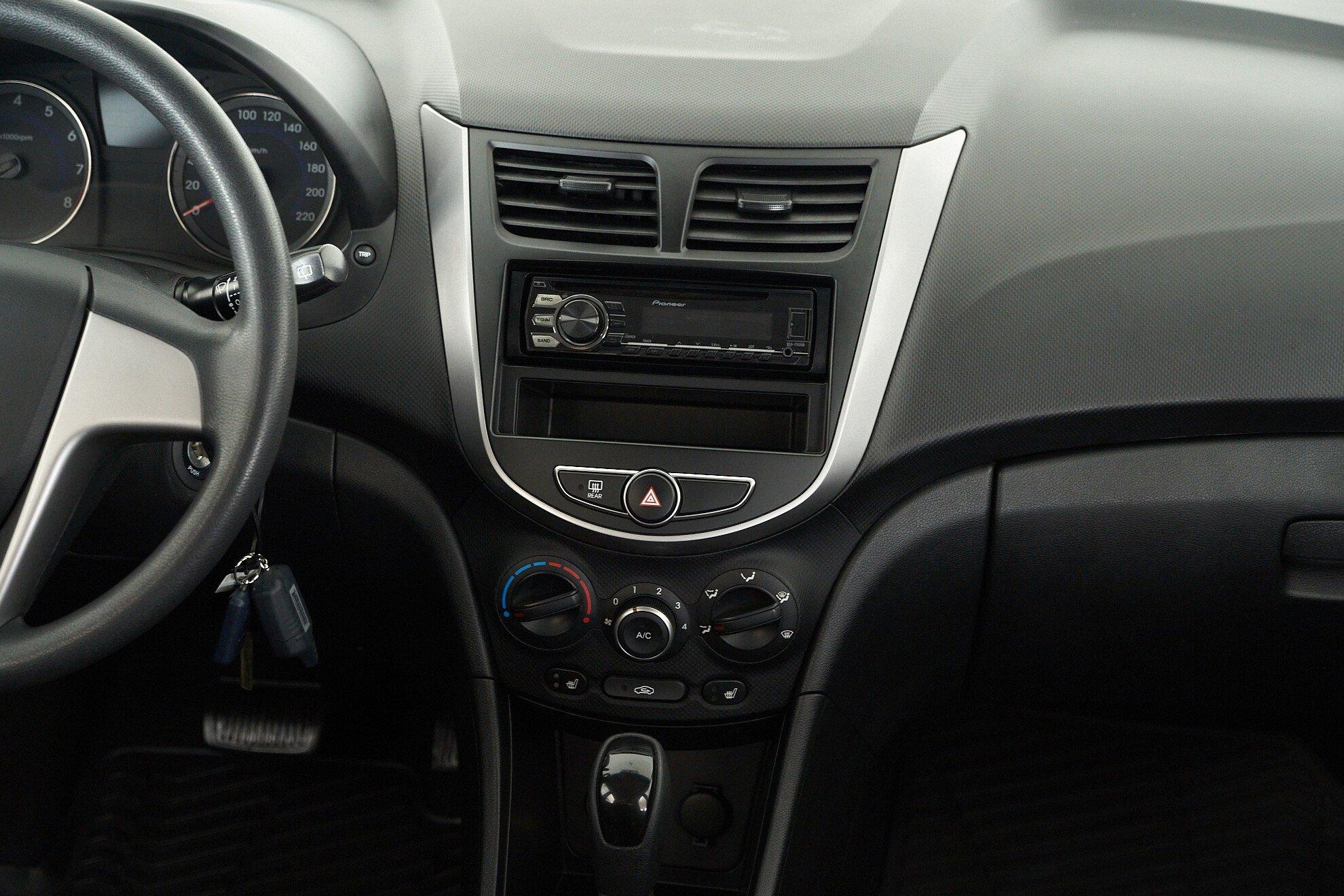 Hyundai Solaris 2016, черный