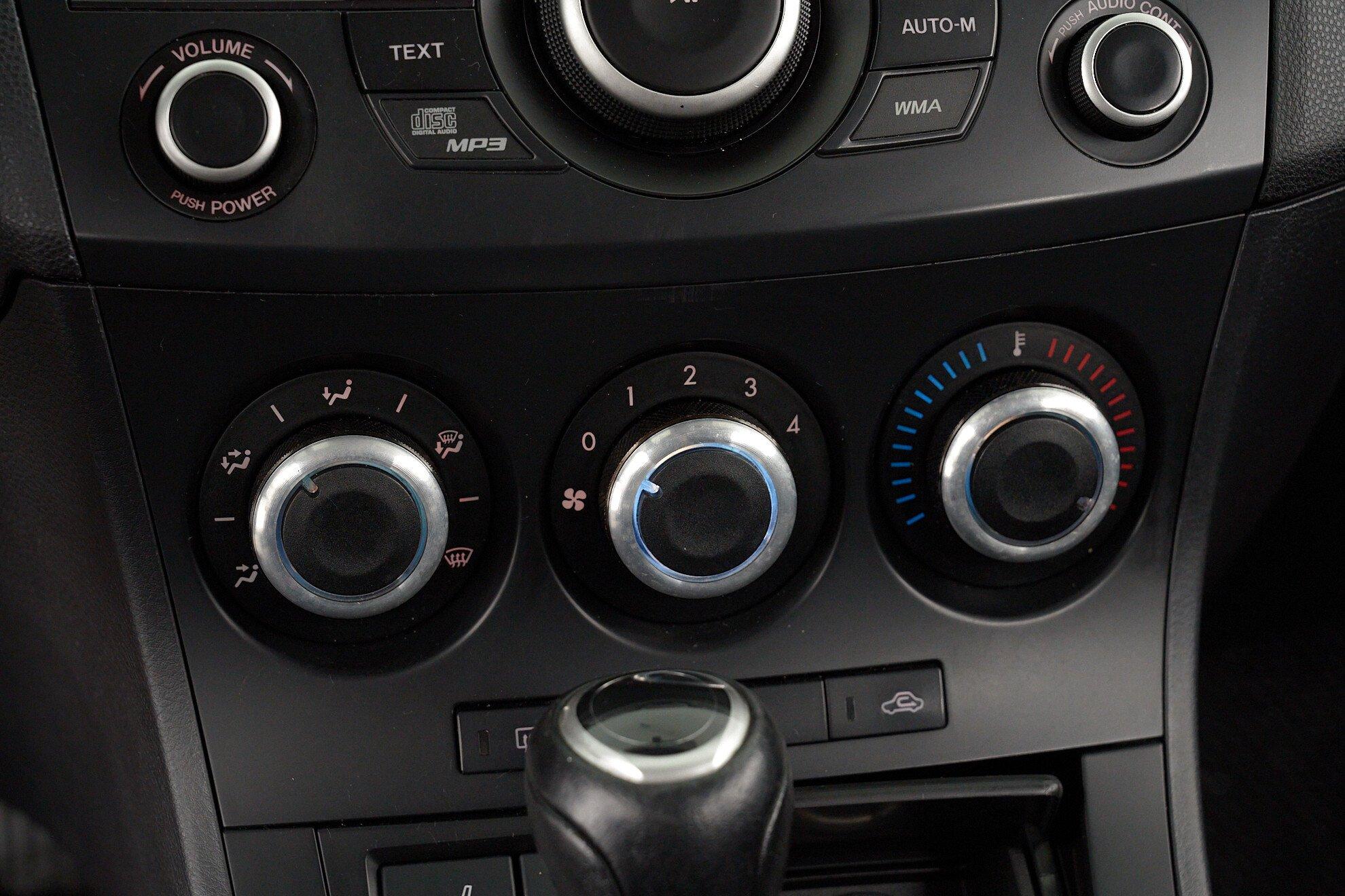 Mazda 3 2013, белый