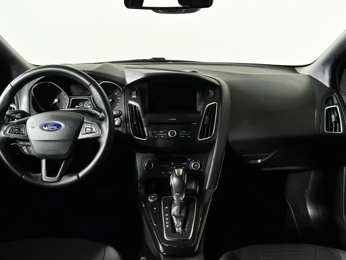 Ford Focus 2018, серый