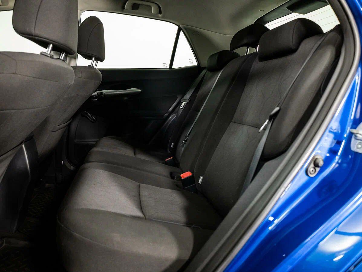 Toyota Auris 2012, белый