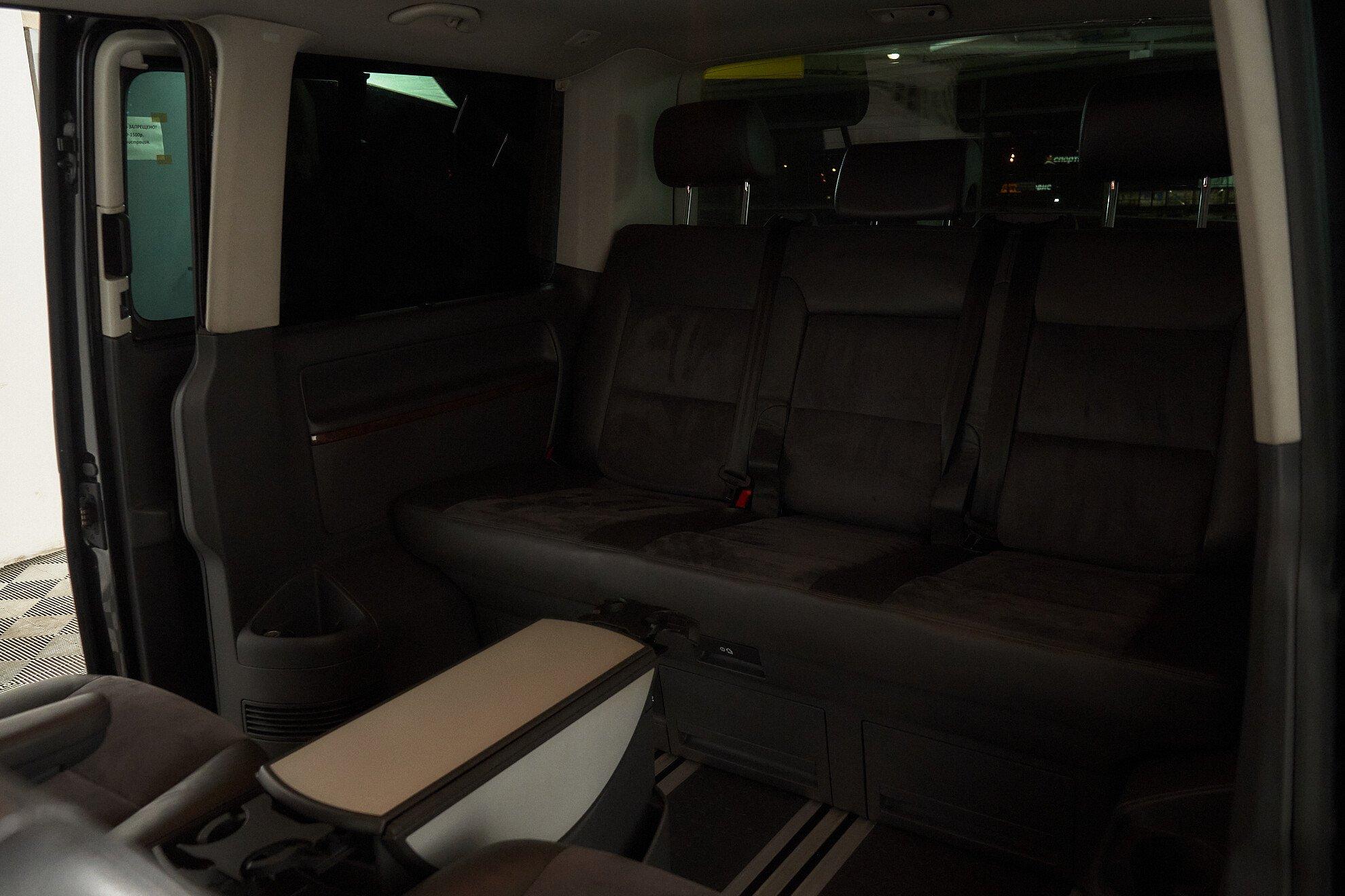 Volkswagen Multivan 2013, черный