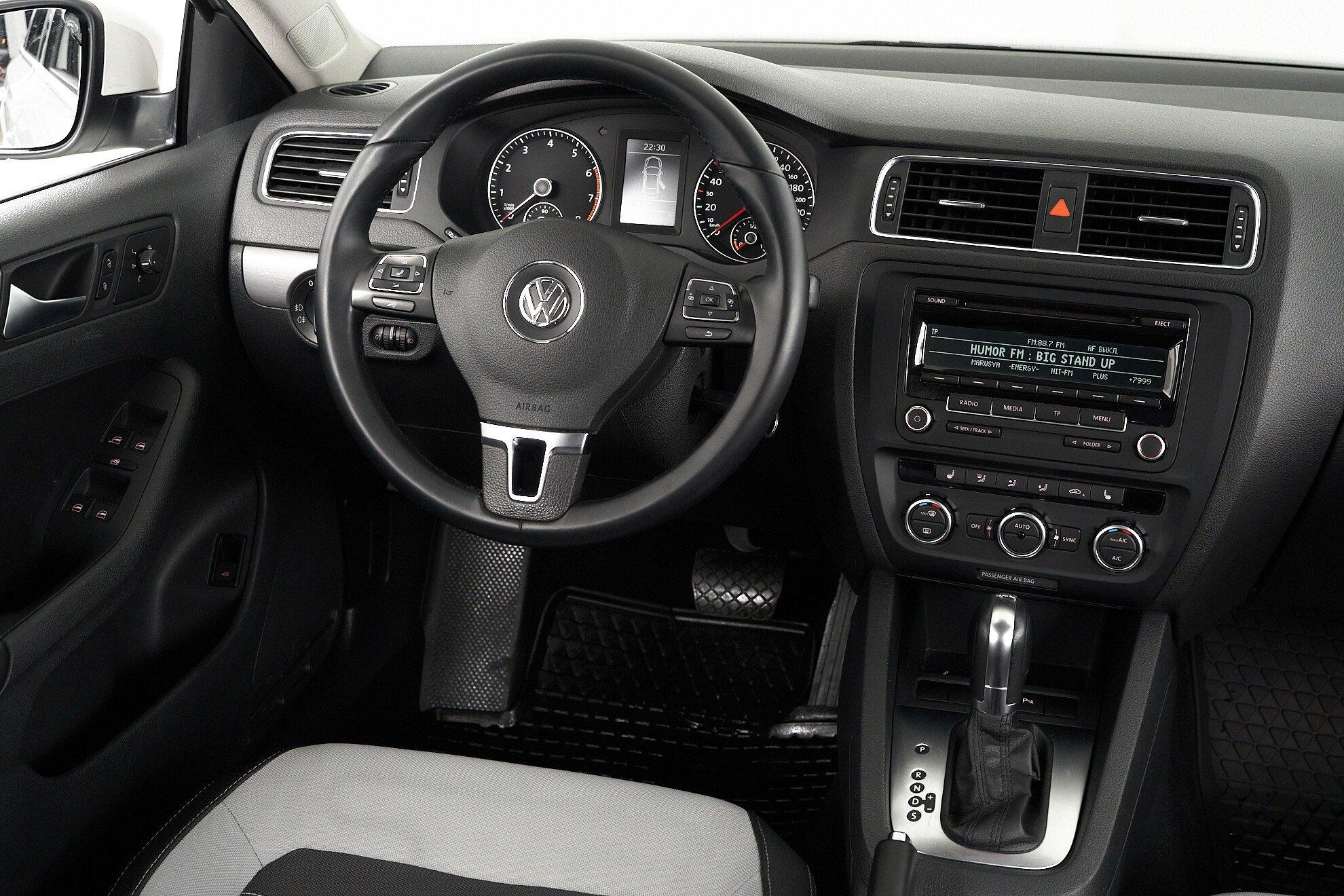 Volkswagen Jetta 2014, белый