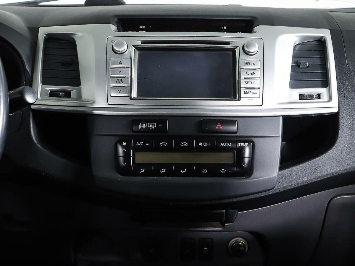 Toyota Hilux 2013, синий