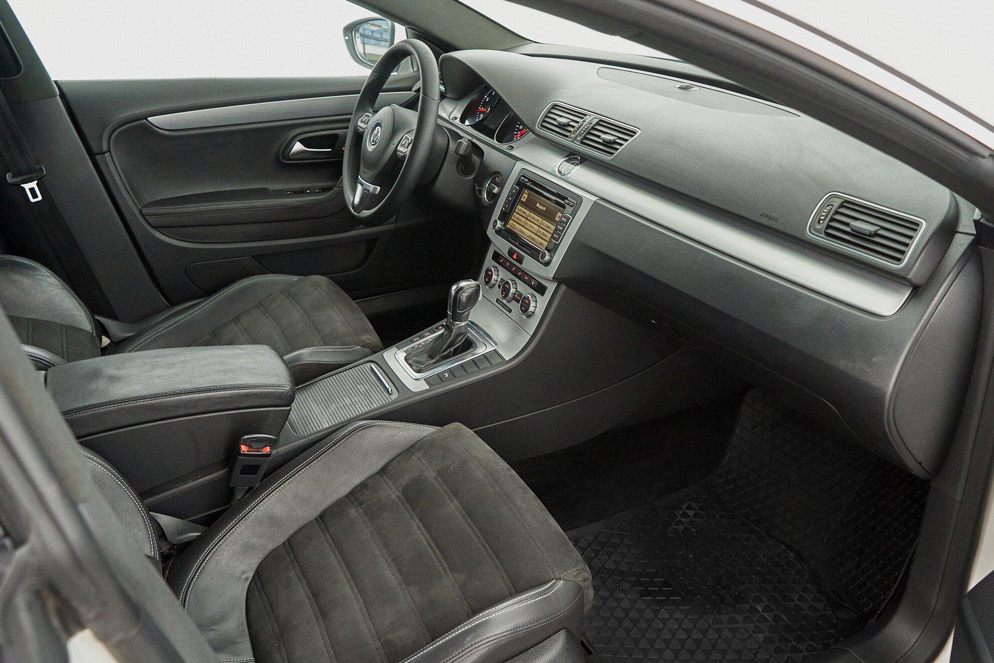 Volkswagen Passat CC 2013, белый