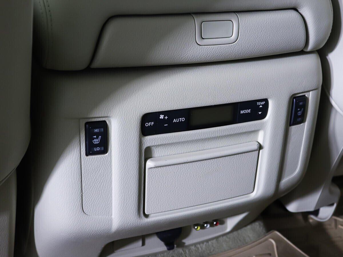 Nissan Patrol 2013, бежевый