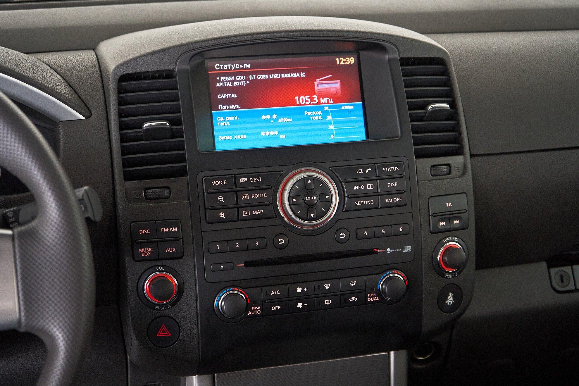 Nissan Pathfinder 2011, серебряный