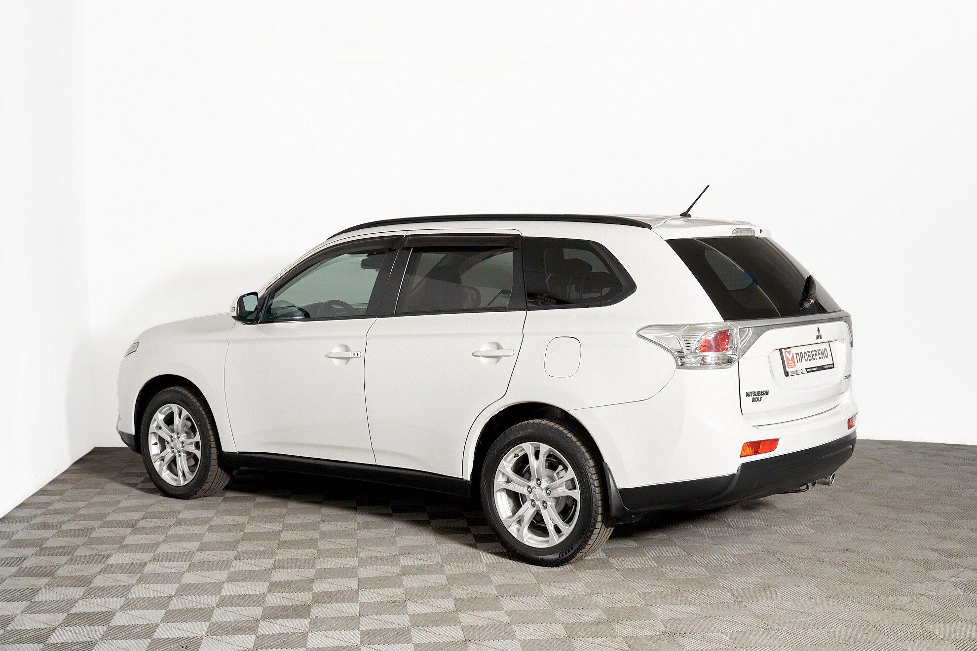 Mitsubishi Outlander 2012, белый