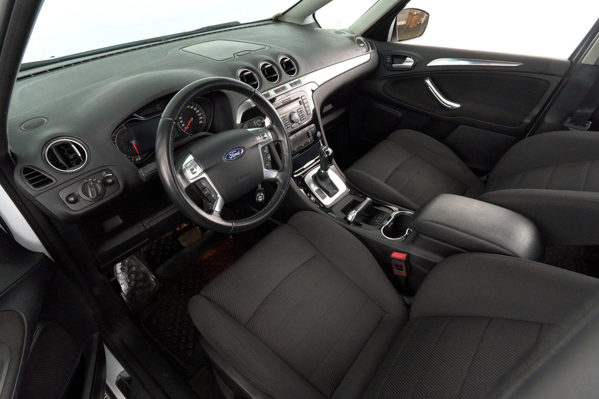 Ford S-MAX 2013, белый