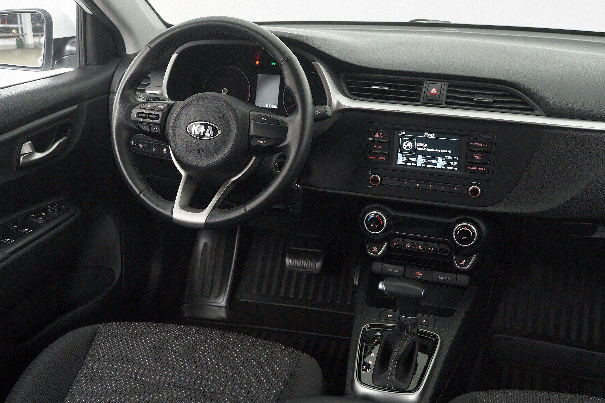 Kia Rio 2022, белый