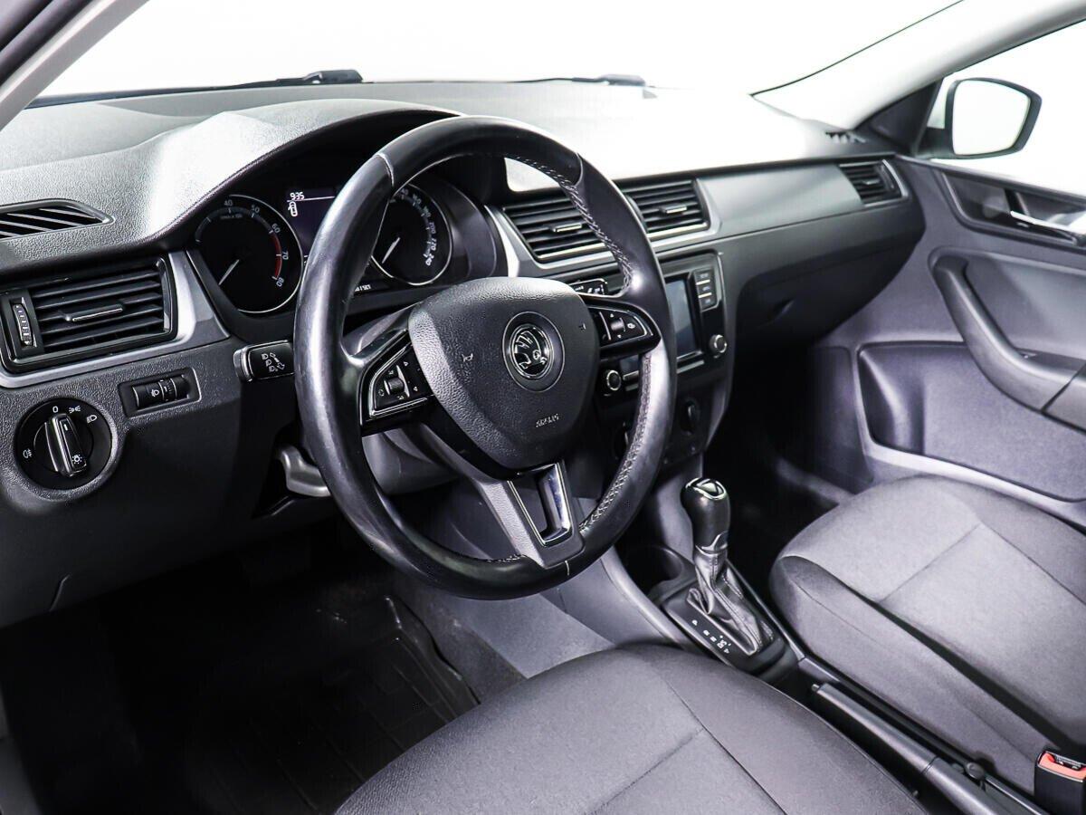 Skoda Rapid 2019, белый