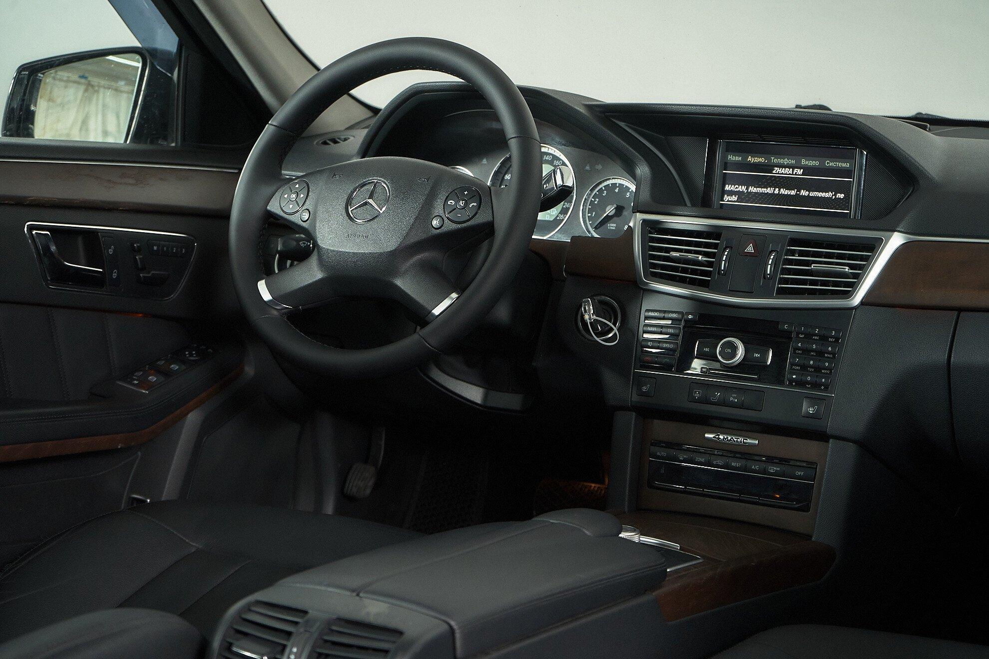 Mercedes-Benz E-Класс 2011, черный