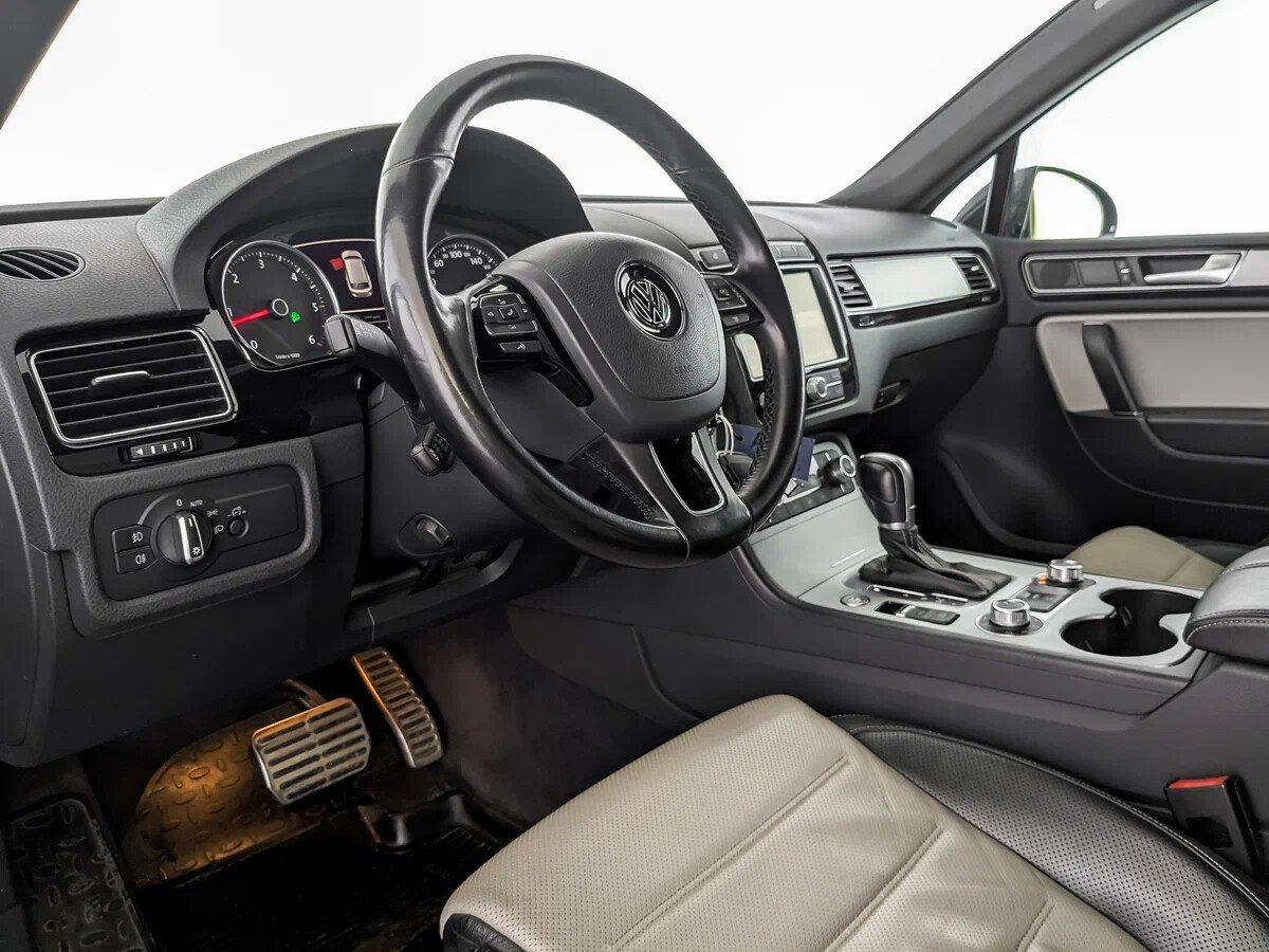 Volkswagen Touareg 2018, синий