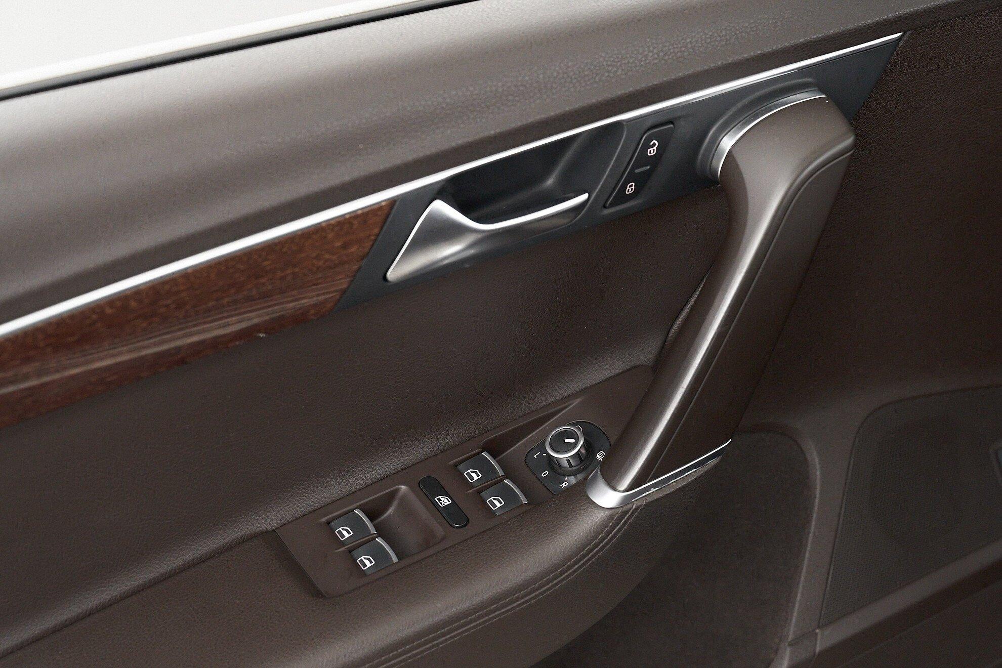 Volkswagen Passat 2013, бежевый